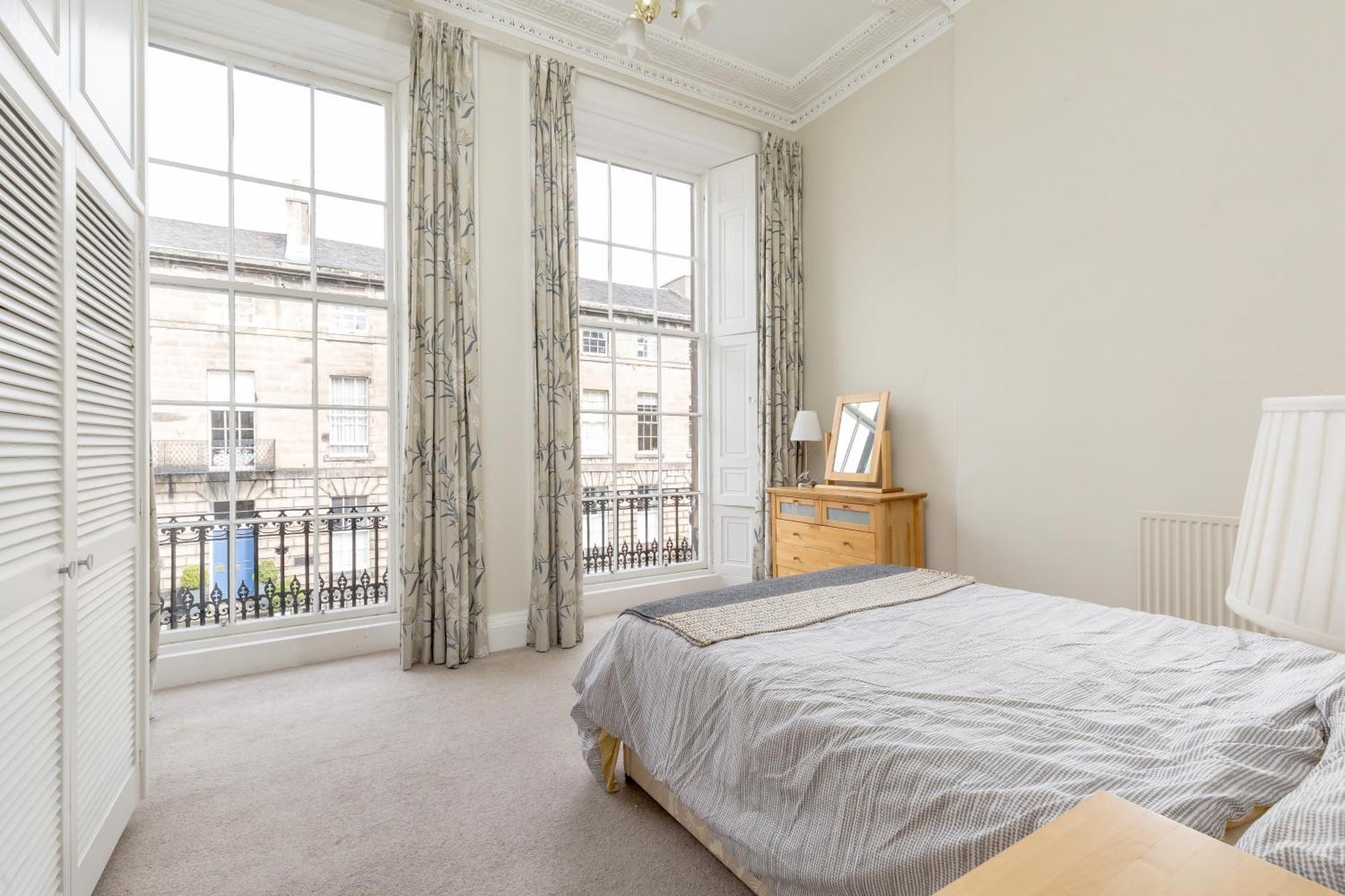 Apartment Light And Spacious 2 Bedroom Flat In Heart Of EDI