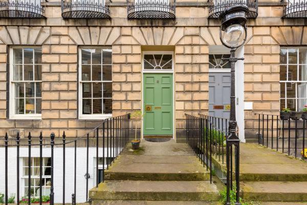 Light And Spacious 2 Bedroom Flat In Heart Of EDI