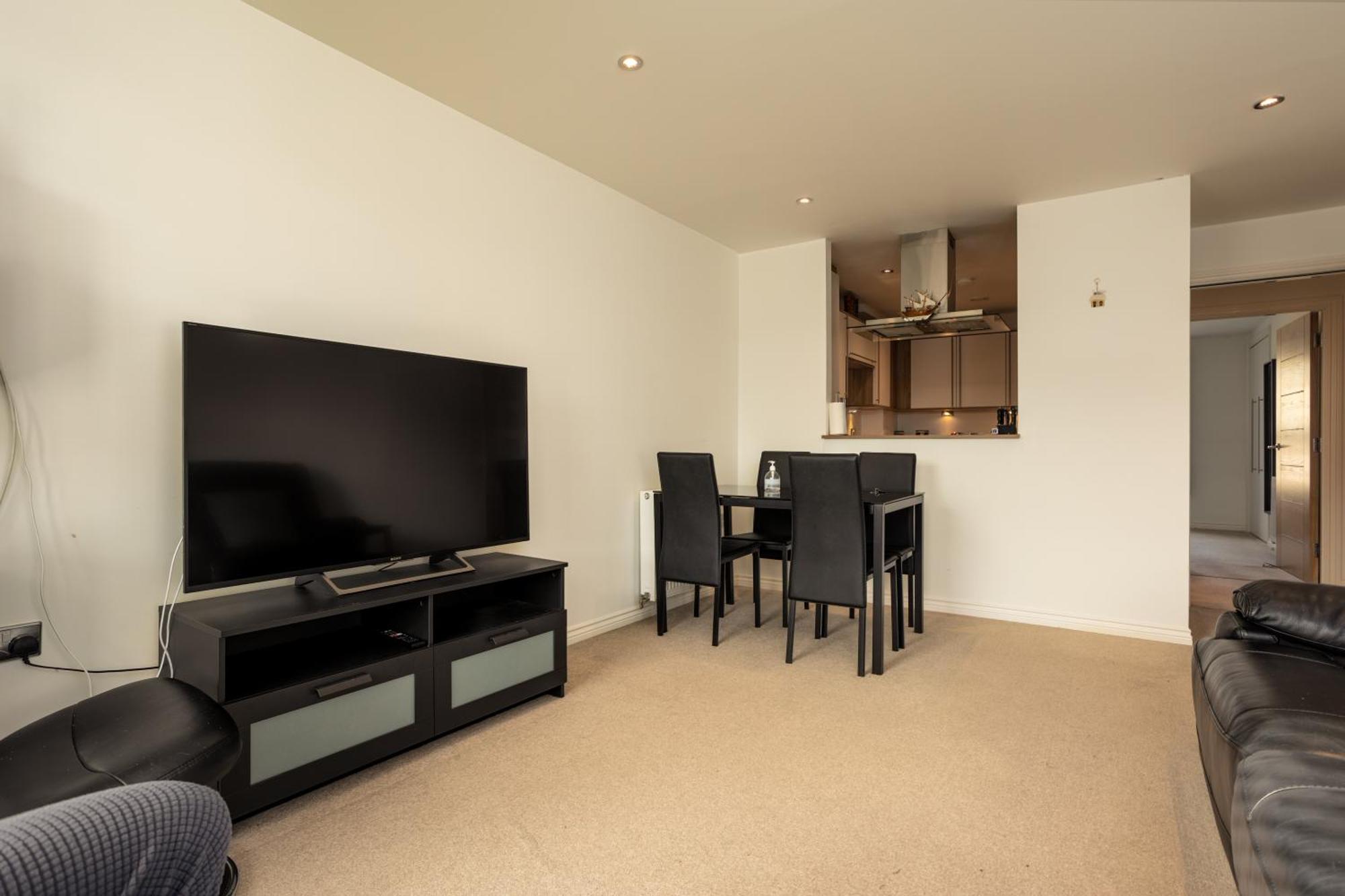 Comfy 2 Bedroom Near Centre Apartment Edinburgh