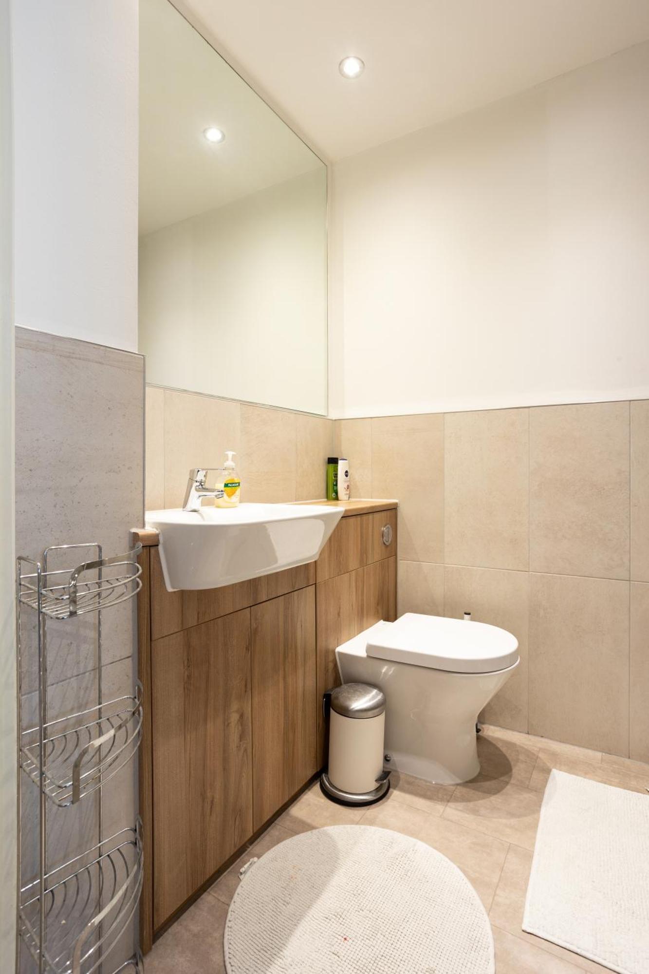 Comfy 2 Bedroom Near Centre *