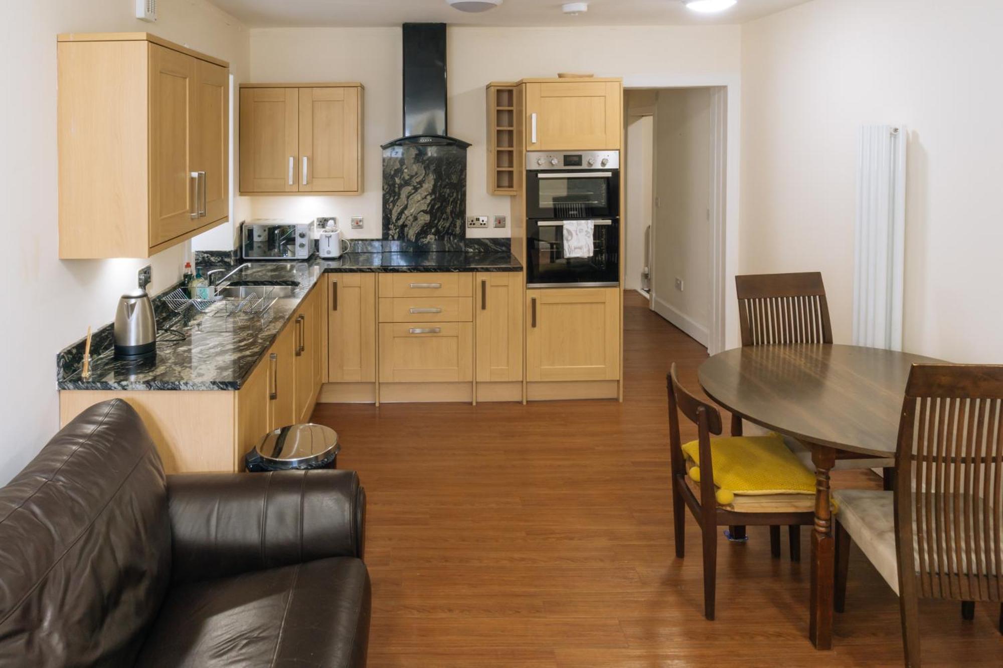 Homely 3 Bedroom In The Heart Of Edinburgh