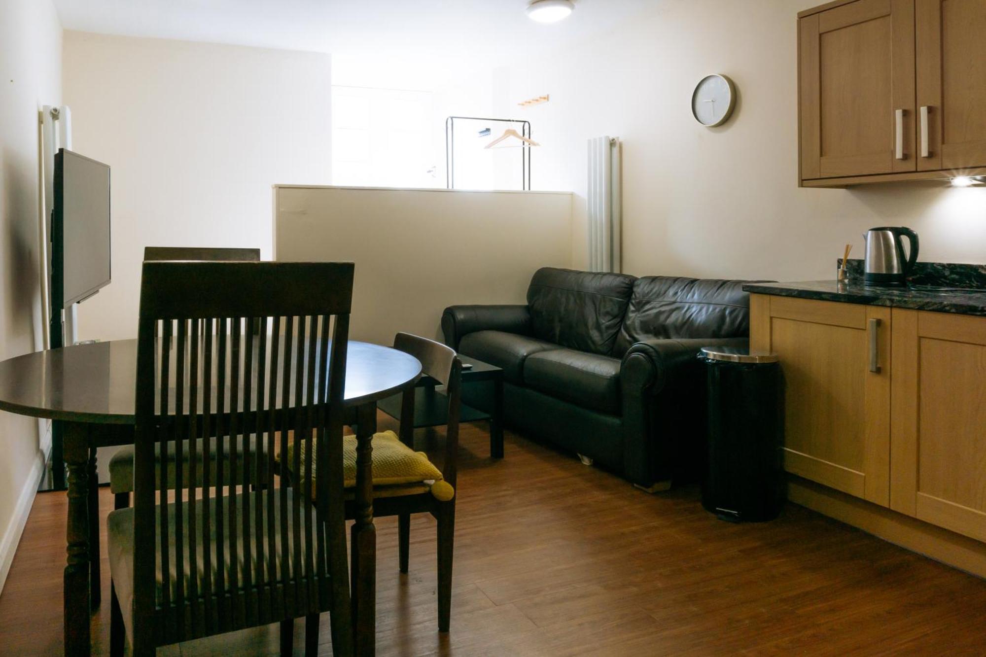 Homely 3 Bedroom In The Heart Of Edinburgh