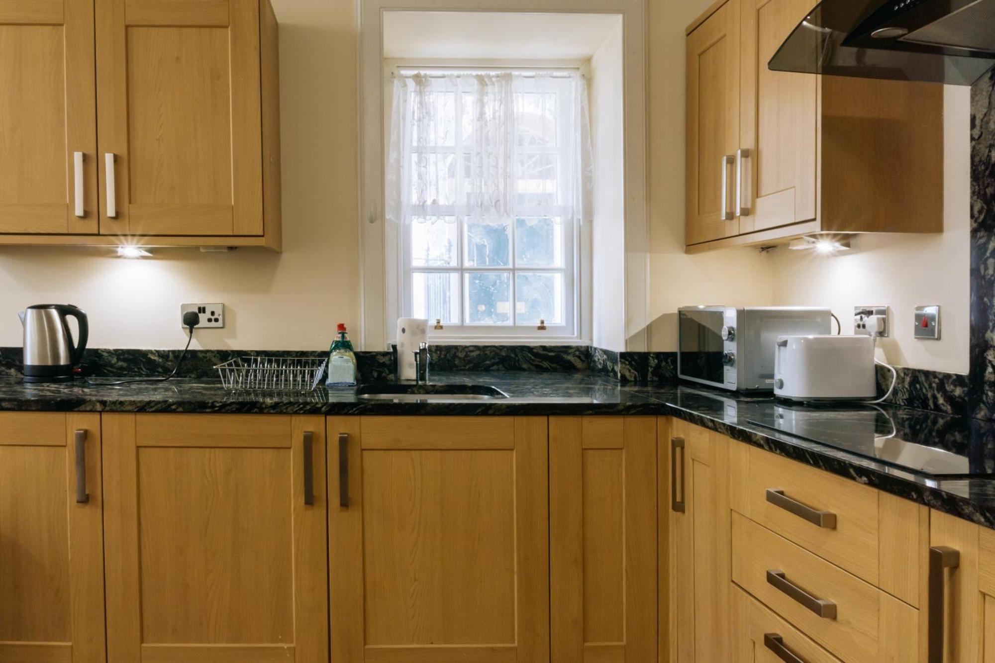 Apartment Homely 3 Bedroom In The Heart Of