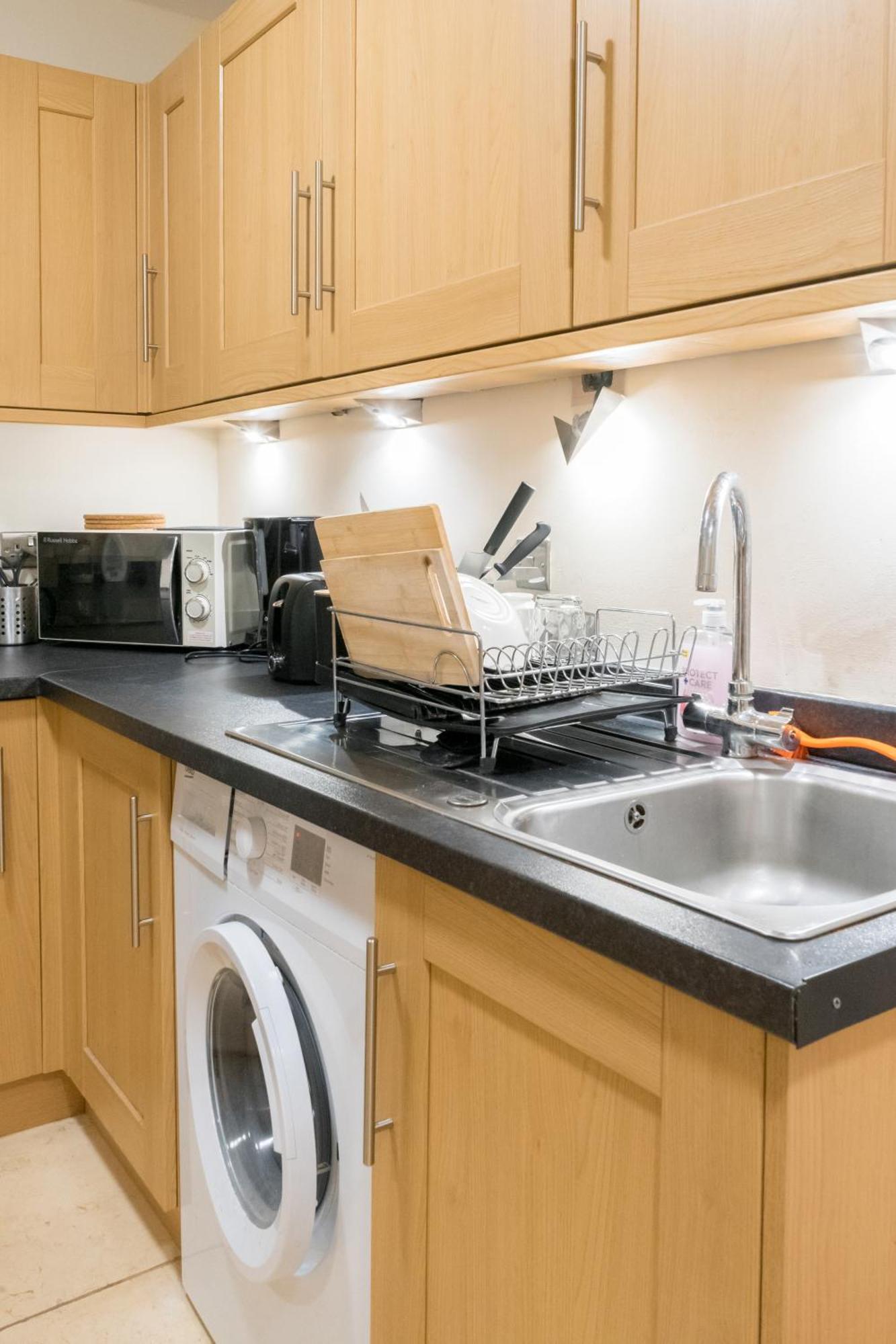 Charming And Relaxing 2bd Flat - Abbeyhill Apartment Edinburgh