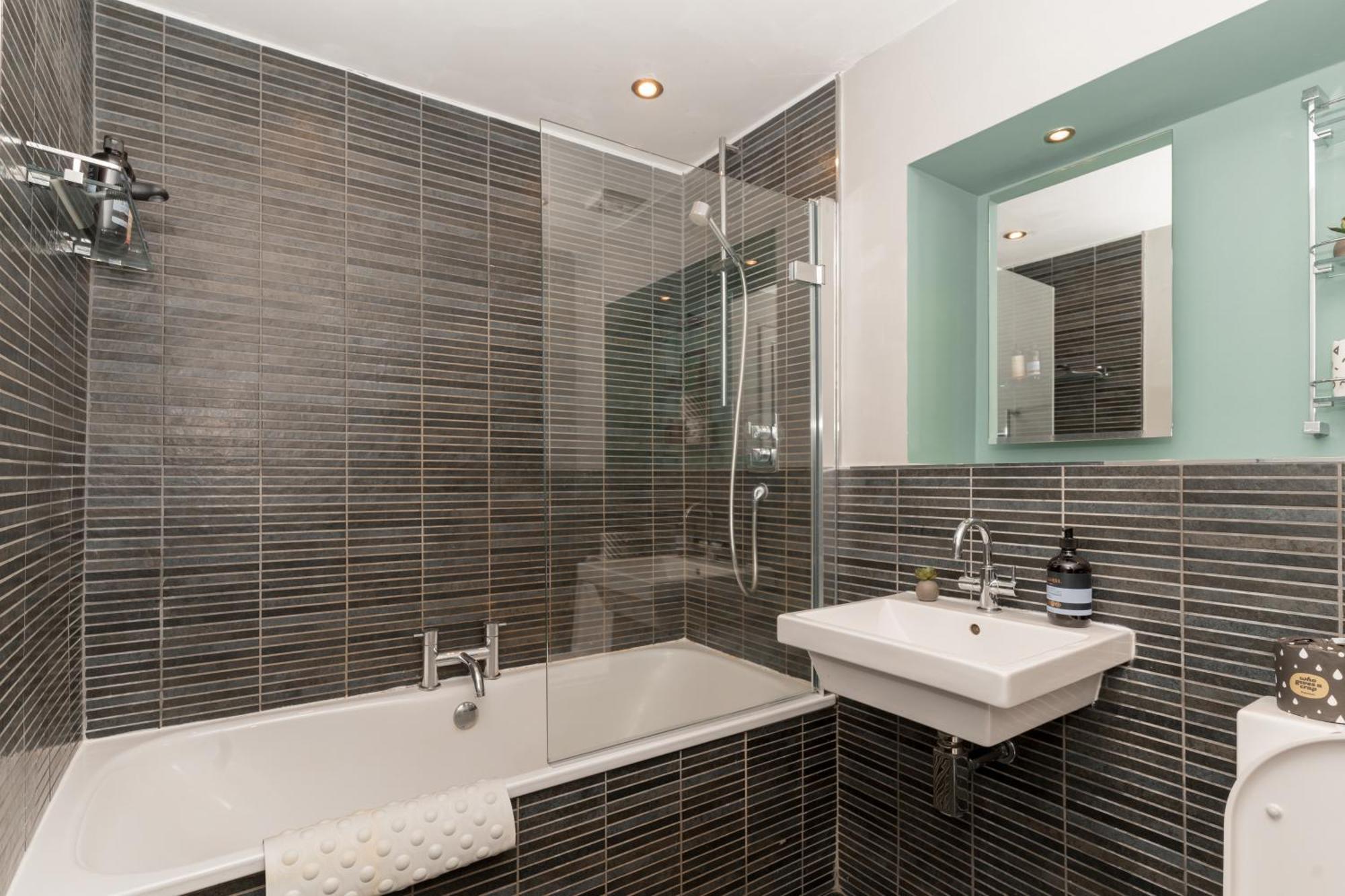 Beautiful & Bright 2bd Flat - Haymarket Apartment EDI