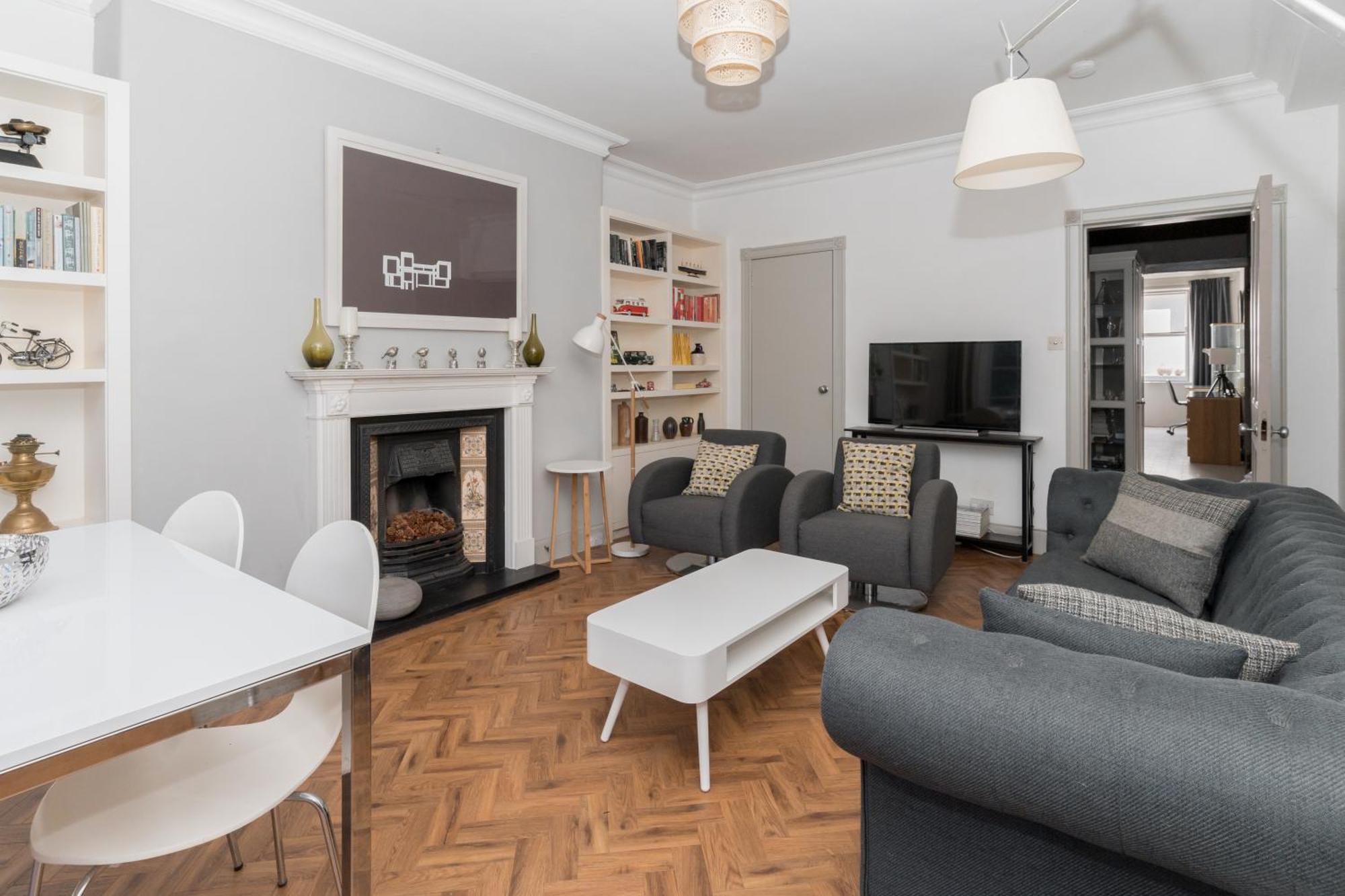 Beautiful & Bright 2bd Flat - Haymarket Apartment