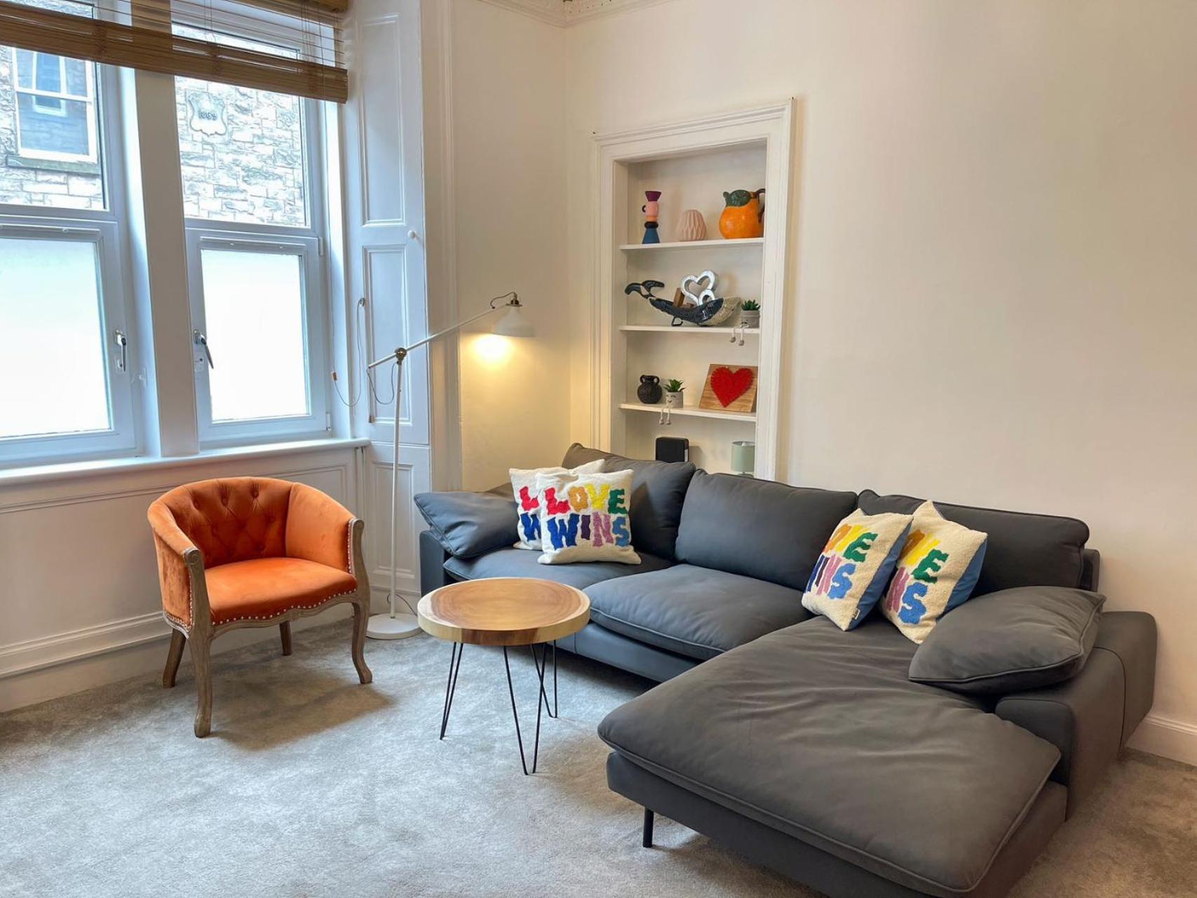 Apartment Lovely Two Bedrooms *