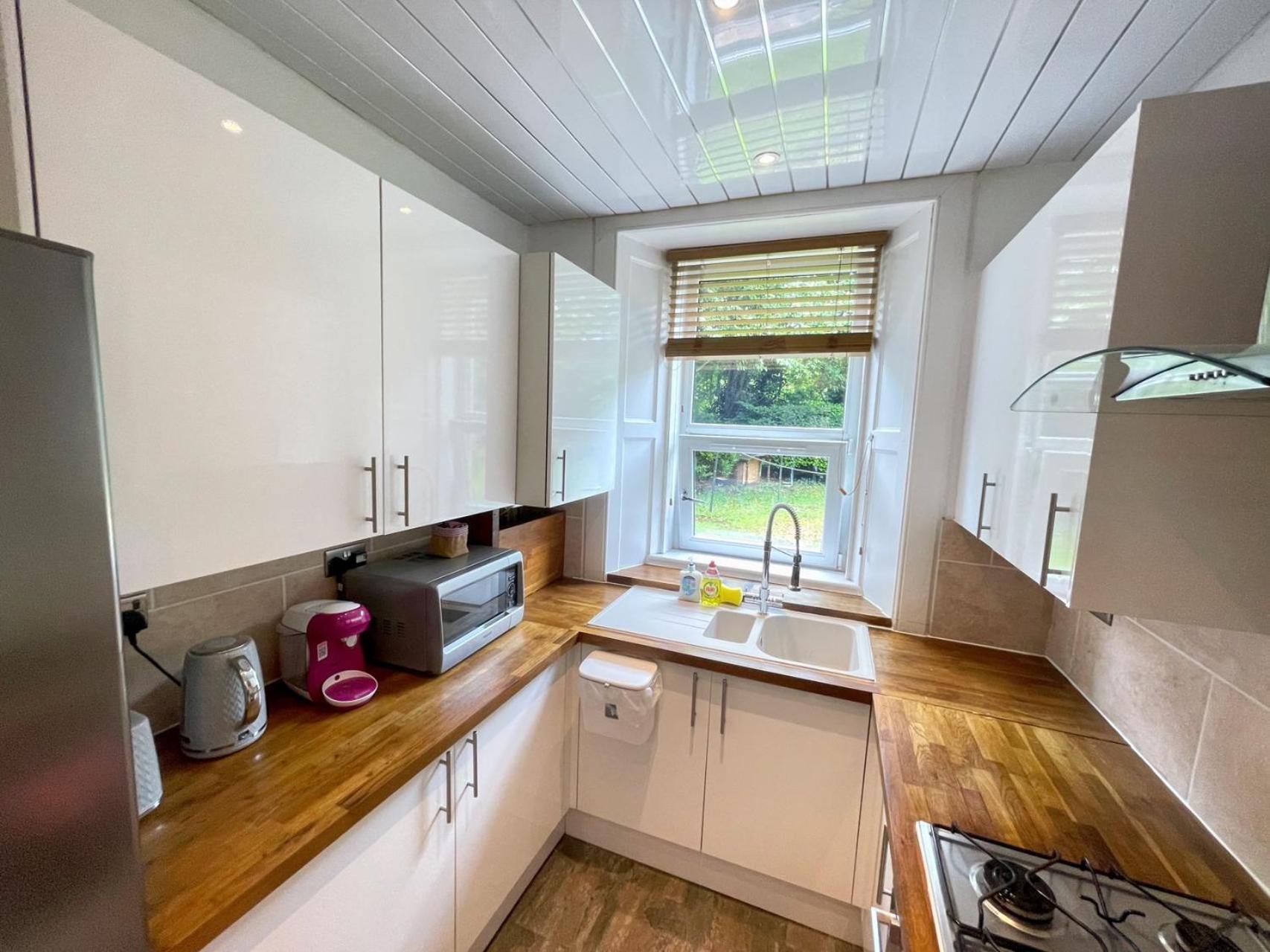 Lovely Two Bedrooms Apartment *