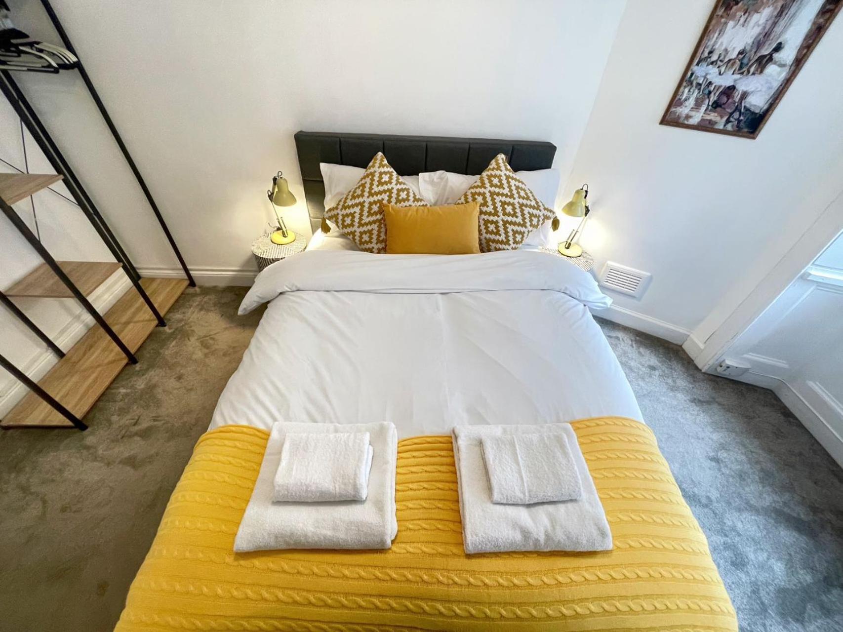 Apartment Lovely Two Bedrooms EDI