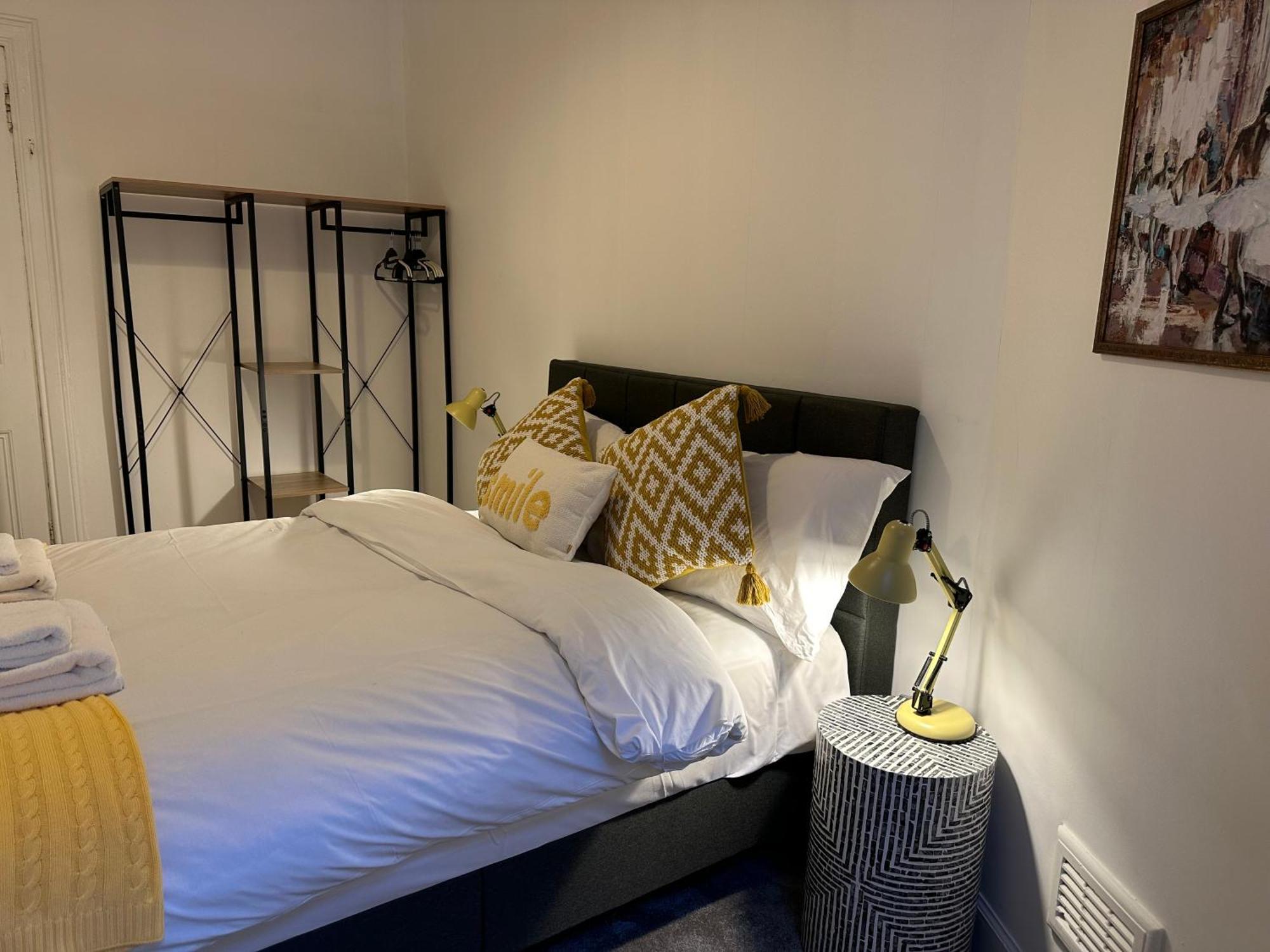 Apartment Lovely Two Bedrooms EDI