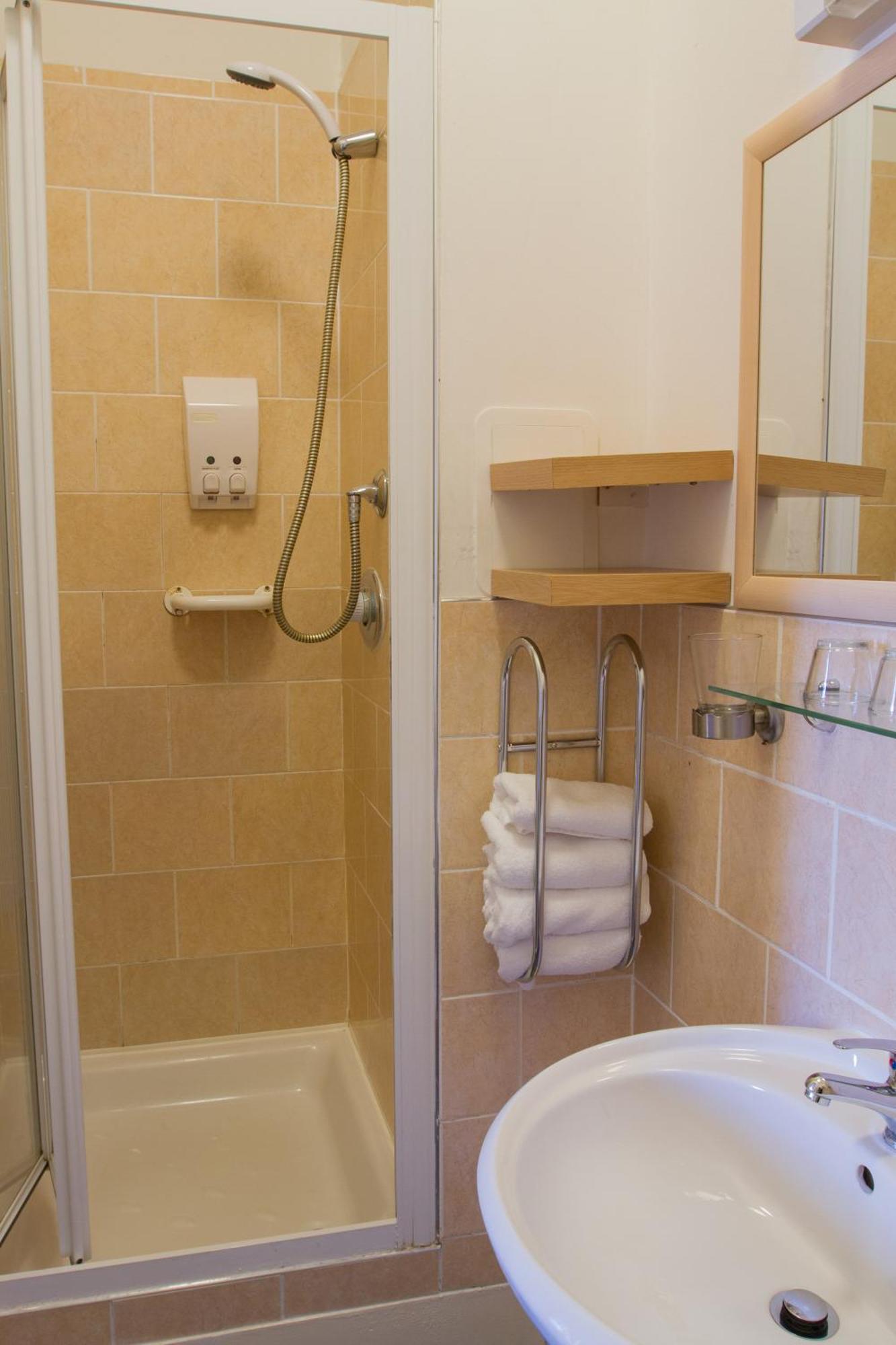 Thistle Hotel 3*