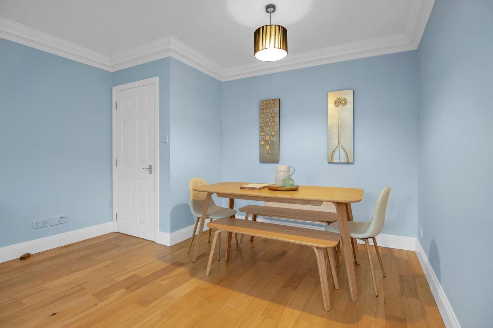 Guestready - Light & Airy In New Town *