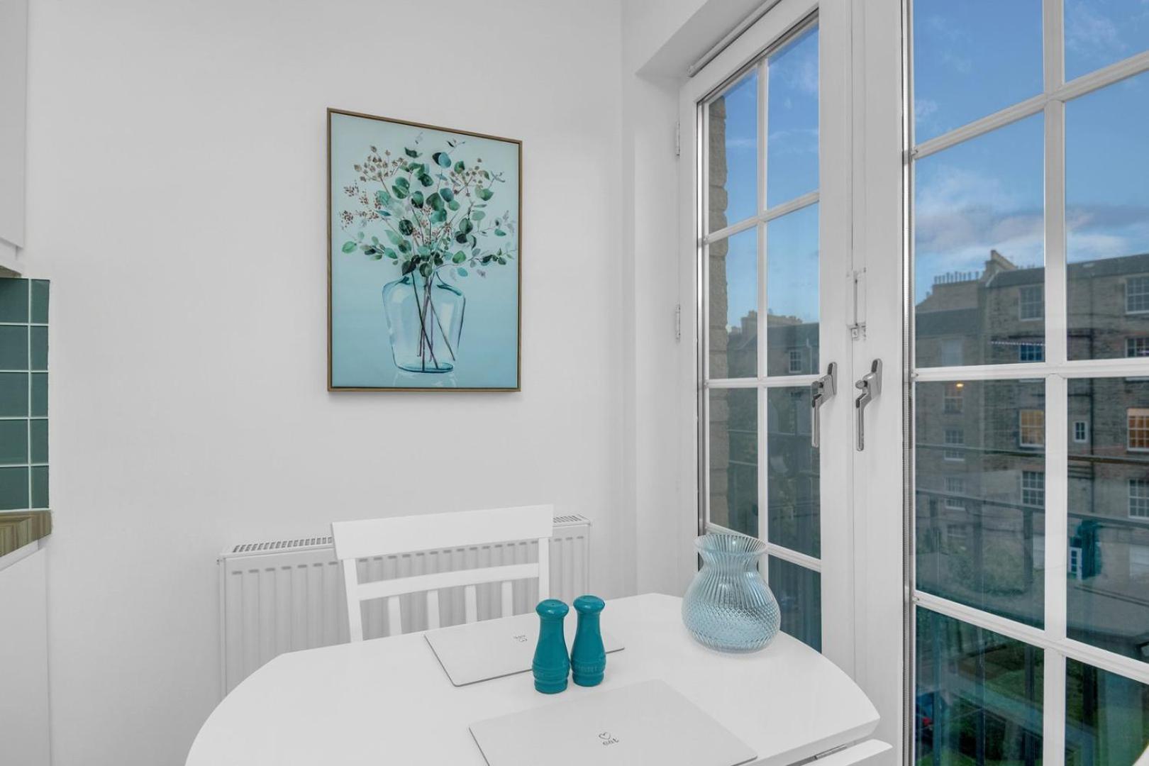 Guestready - Light & Airy In New Town Apartment