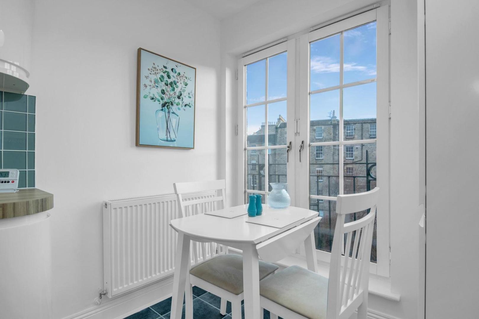 Guestready - Light & Airy In New Town
