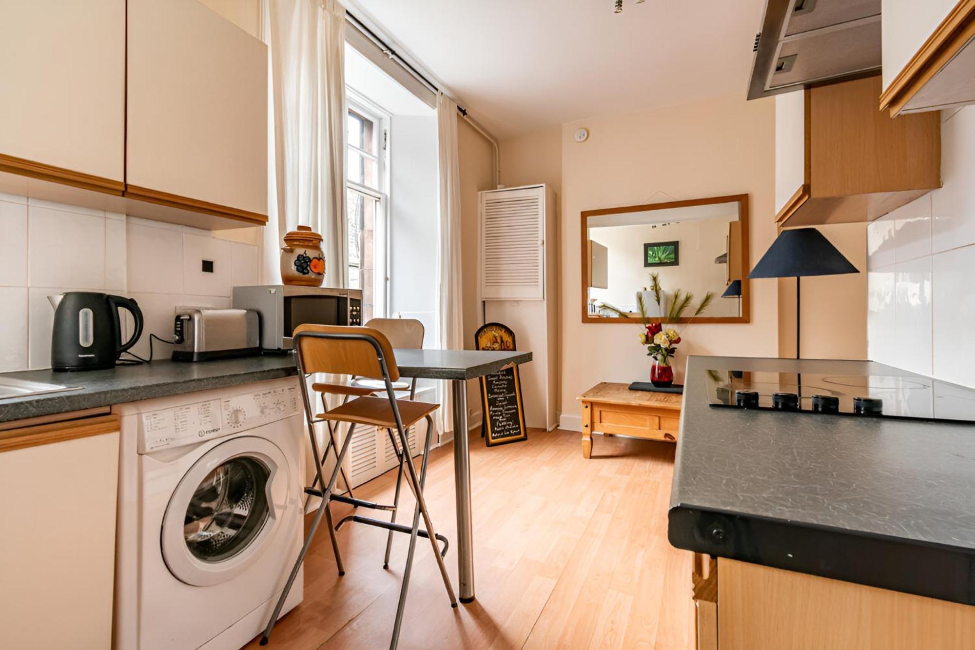 Old Town Flat In Edinburgh