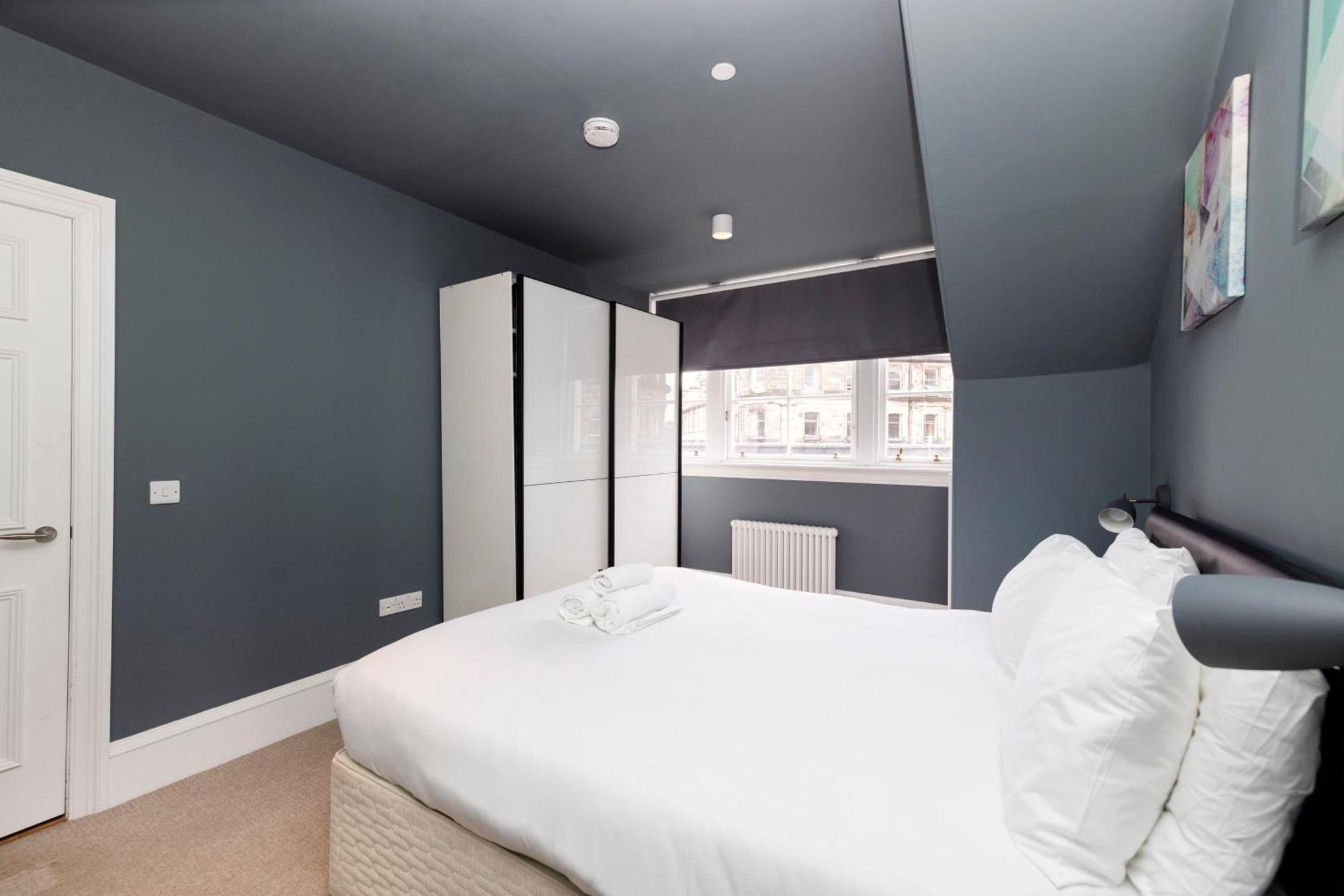 Joivy Spacious 2br Apt, Moments From West End Apartment *