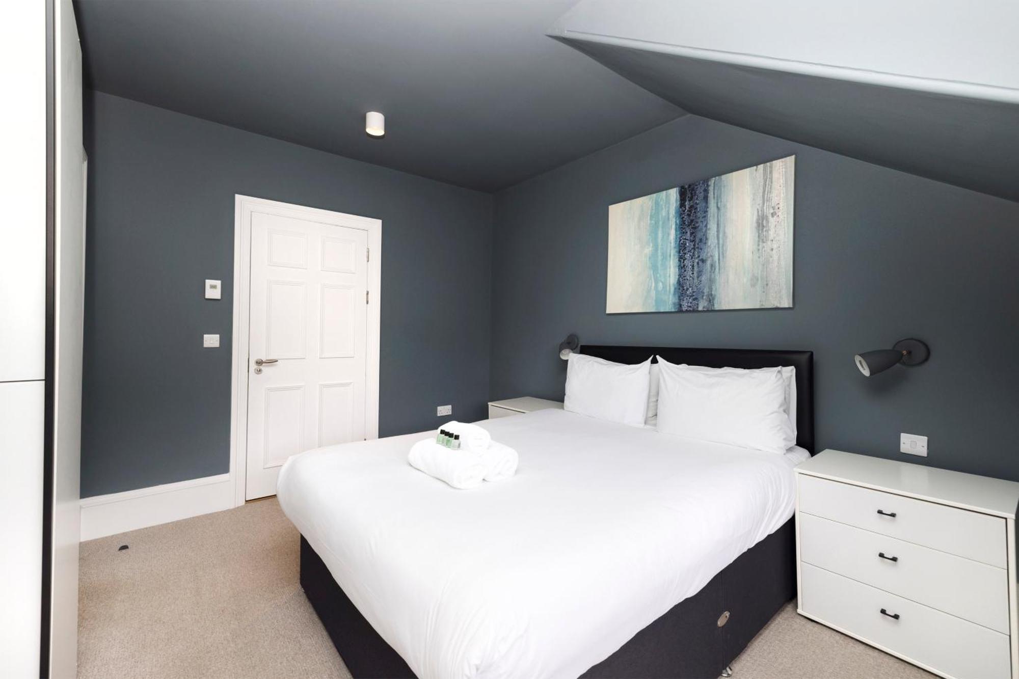 Joivy Spacious 2br Apt, Moments From West End Edinburgh