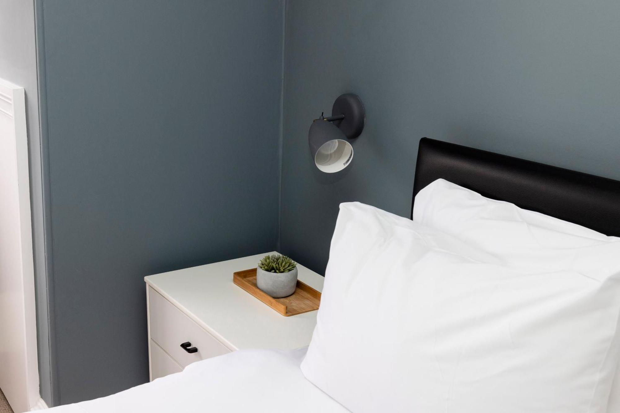 Joivy Spacious 2br Apt, Moments From West End * Edinburgh