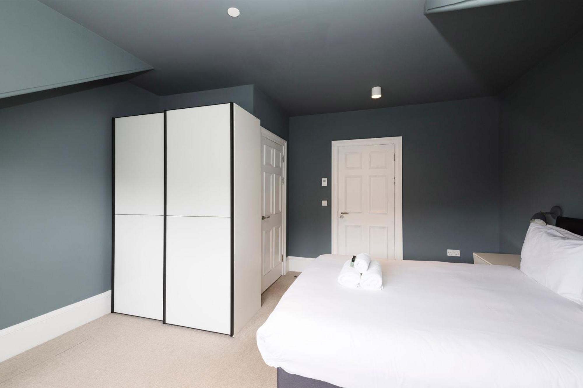 Joivy Spacious 2br Apt, Moments From West End Edinburgh