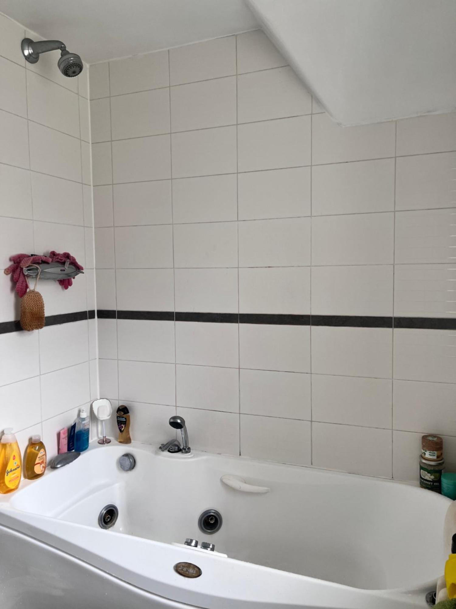Private In Charming Detached House In Newington