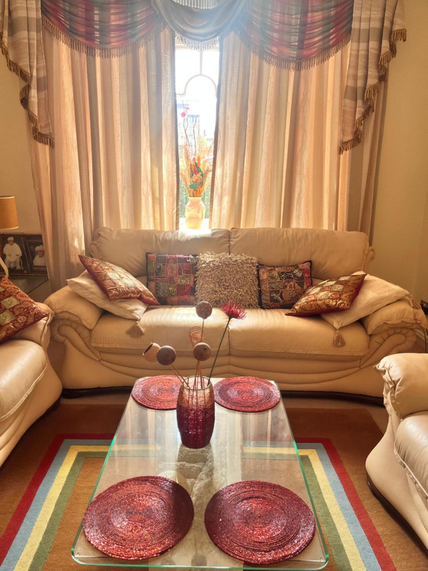 Homestay Private In Charming Detached House In Newington
