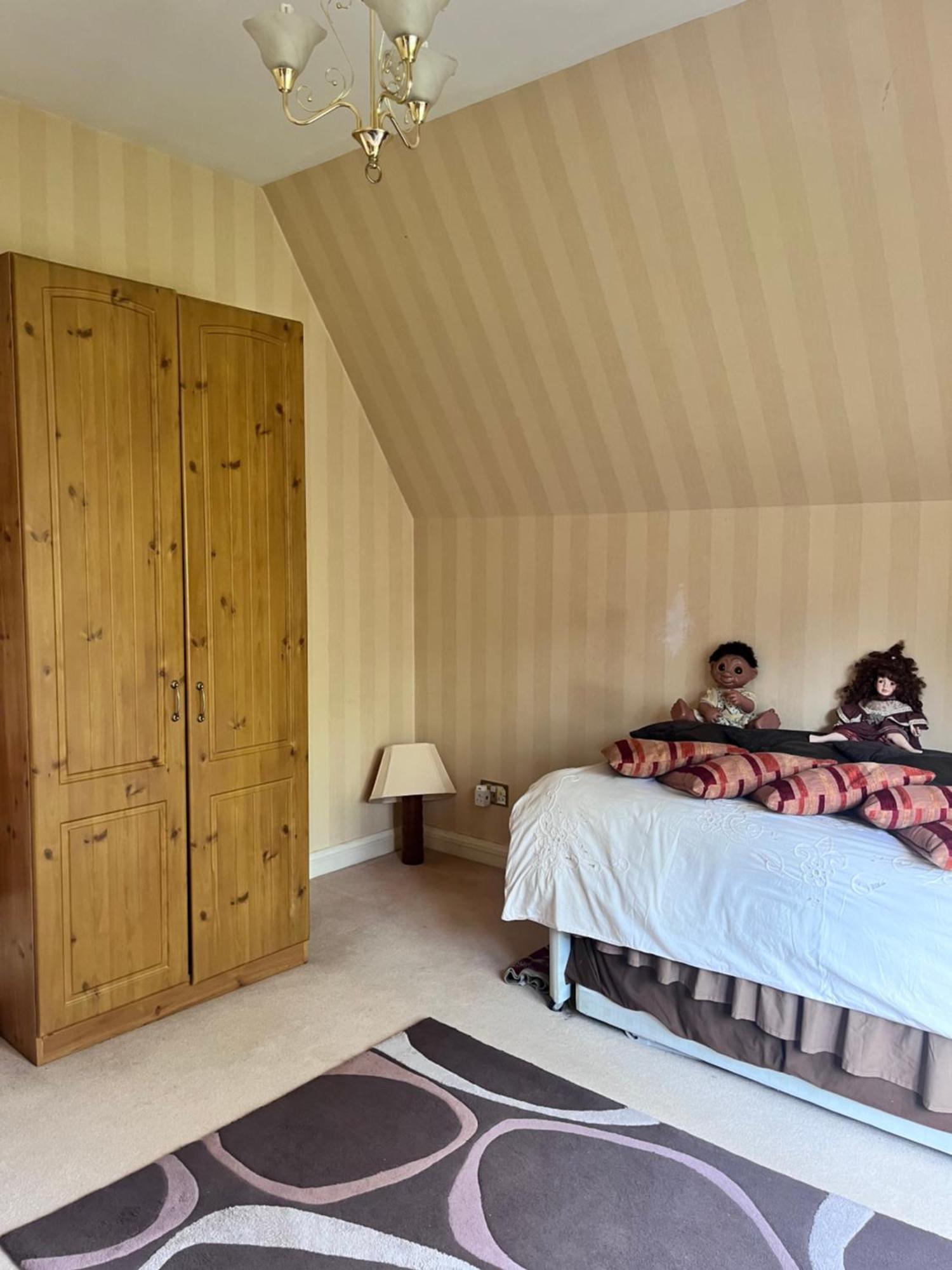 Private In Charming Detached House In Newington Homestay *
