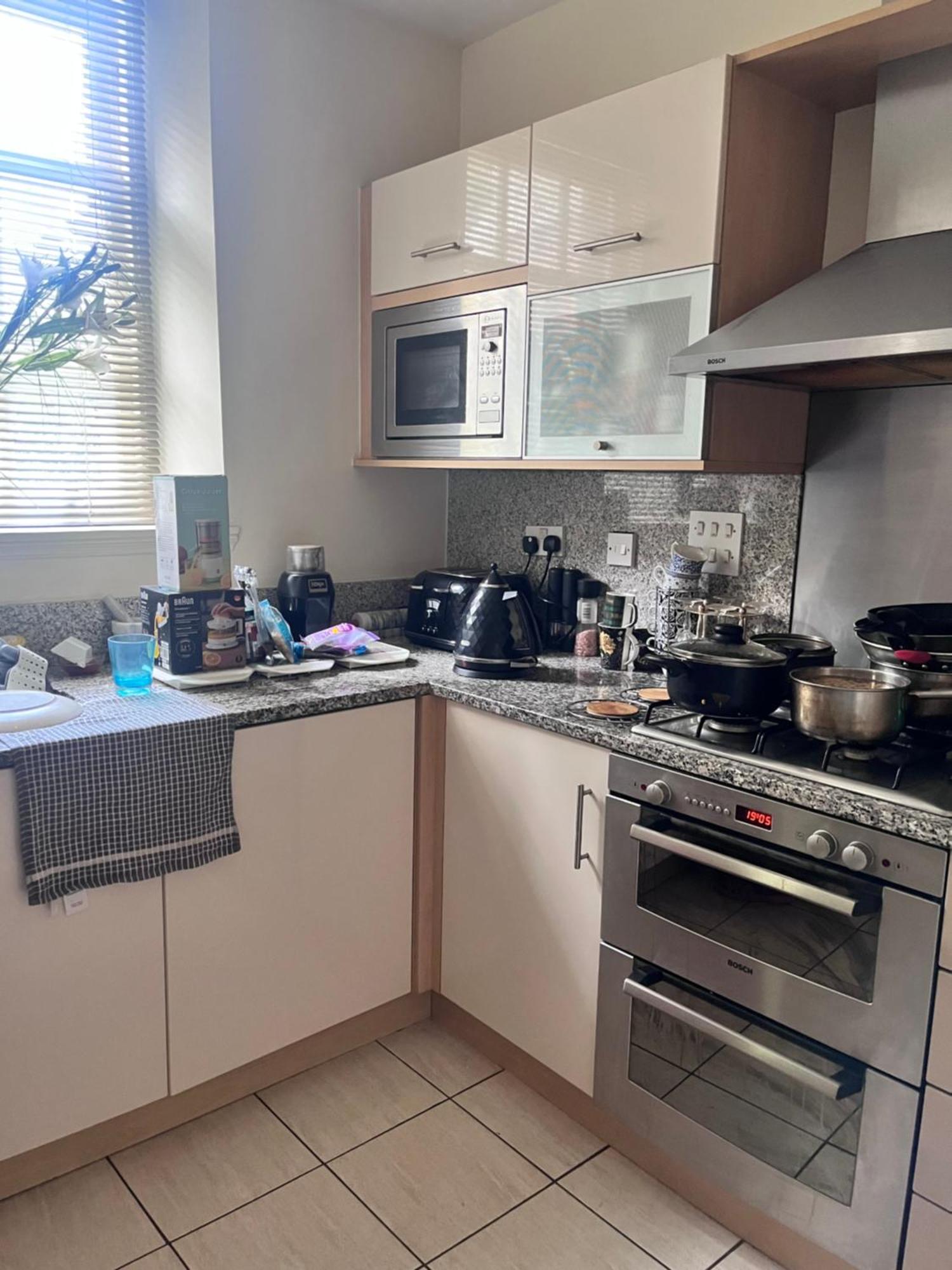 Homestay Private In Charming Detached House In Newington