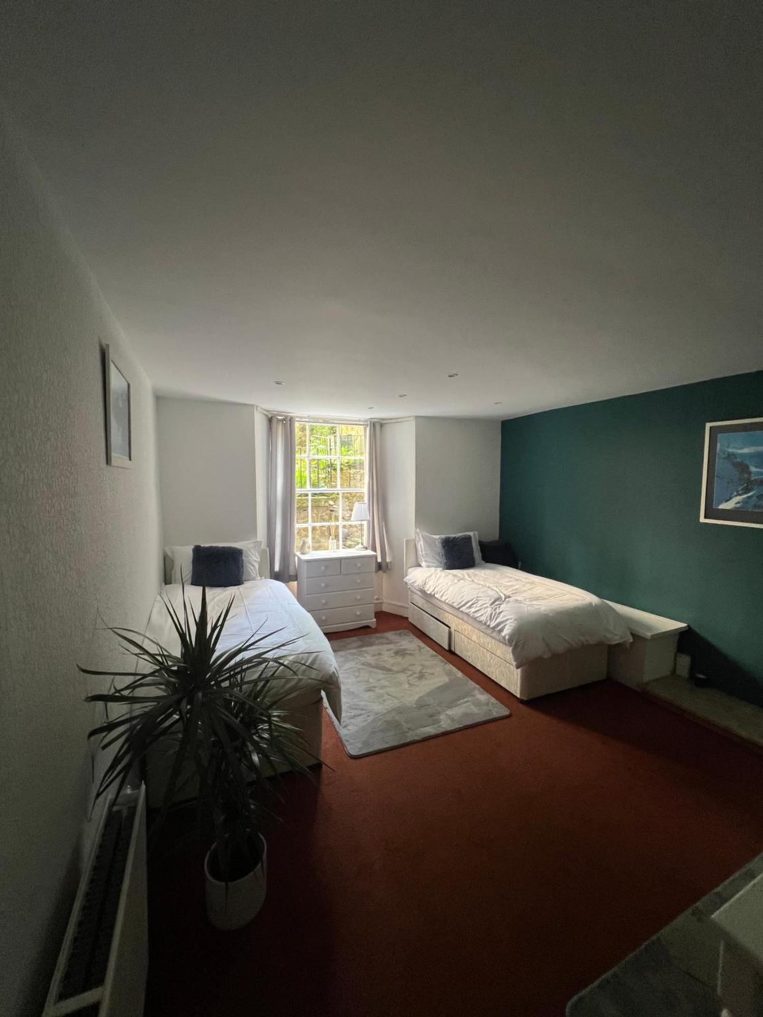 3 Bedroom Flat, Newtown * Edinburgh