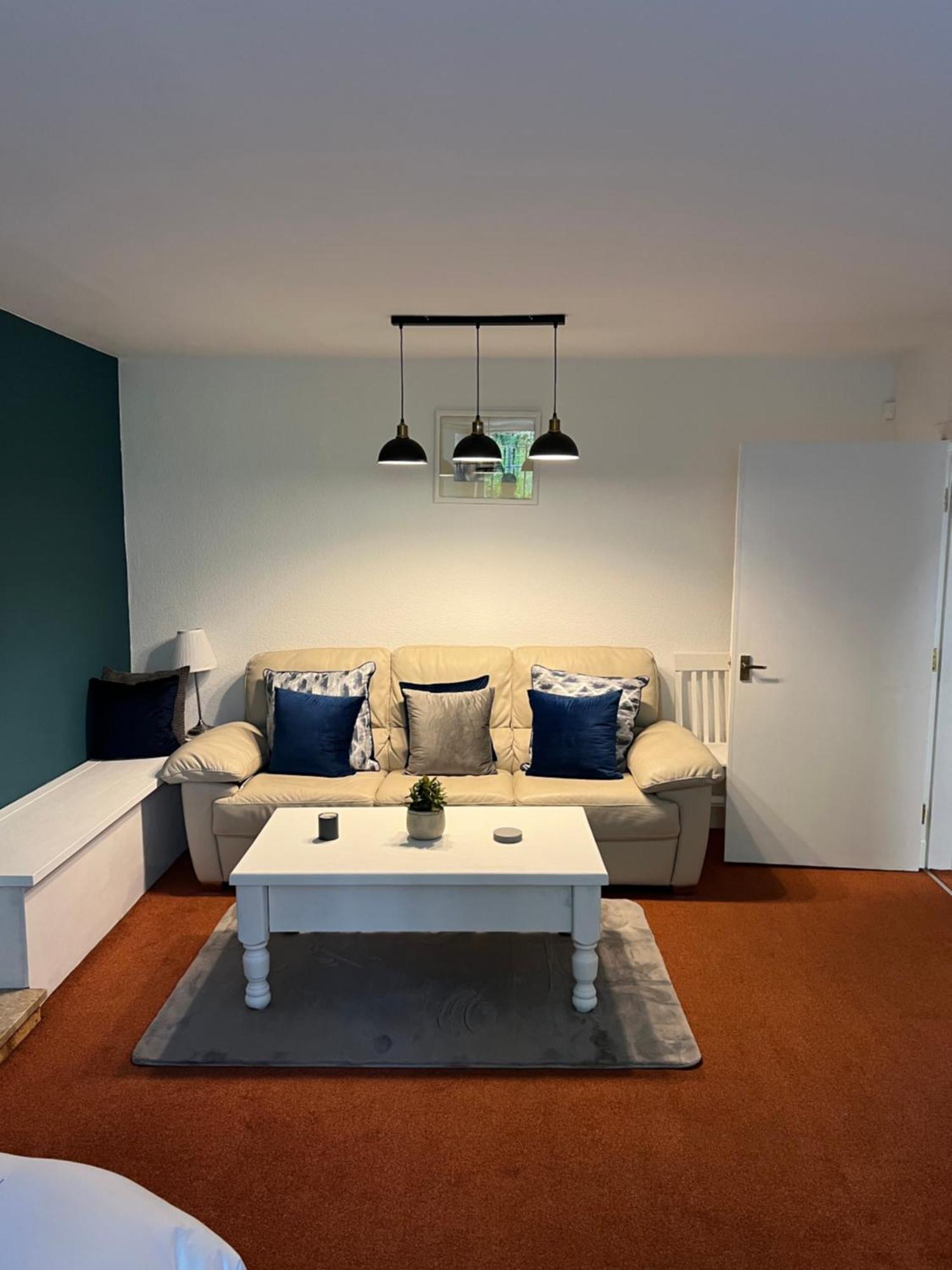 3 Bedroom Flat, Newtown * Edinburgh