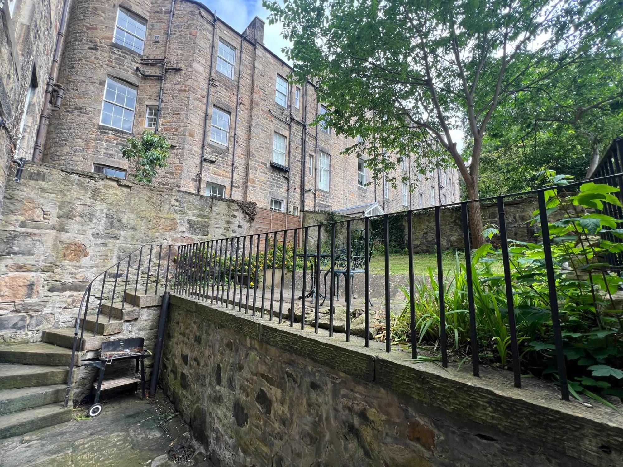 3 Bedroom Flat, Newtown *