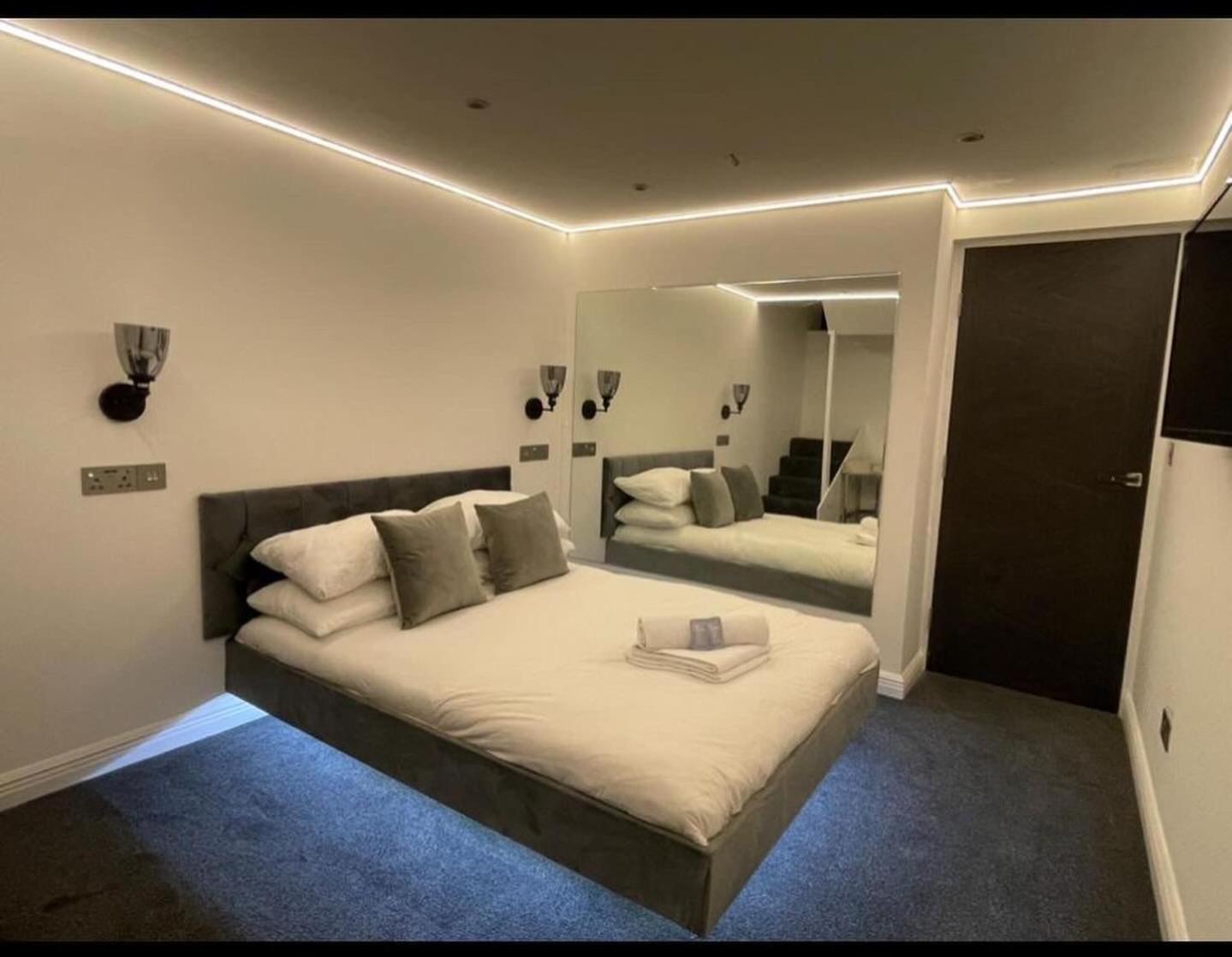 2bedroom & Steam Room! Apartment