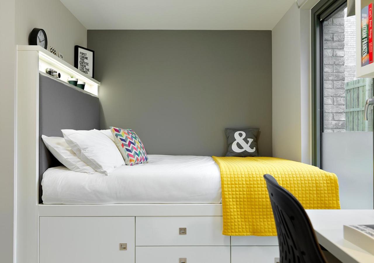 Joivy Comfy Closeby Fringe Venues - Adults Only Apartment *