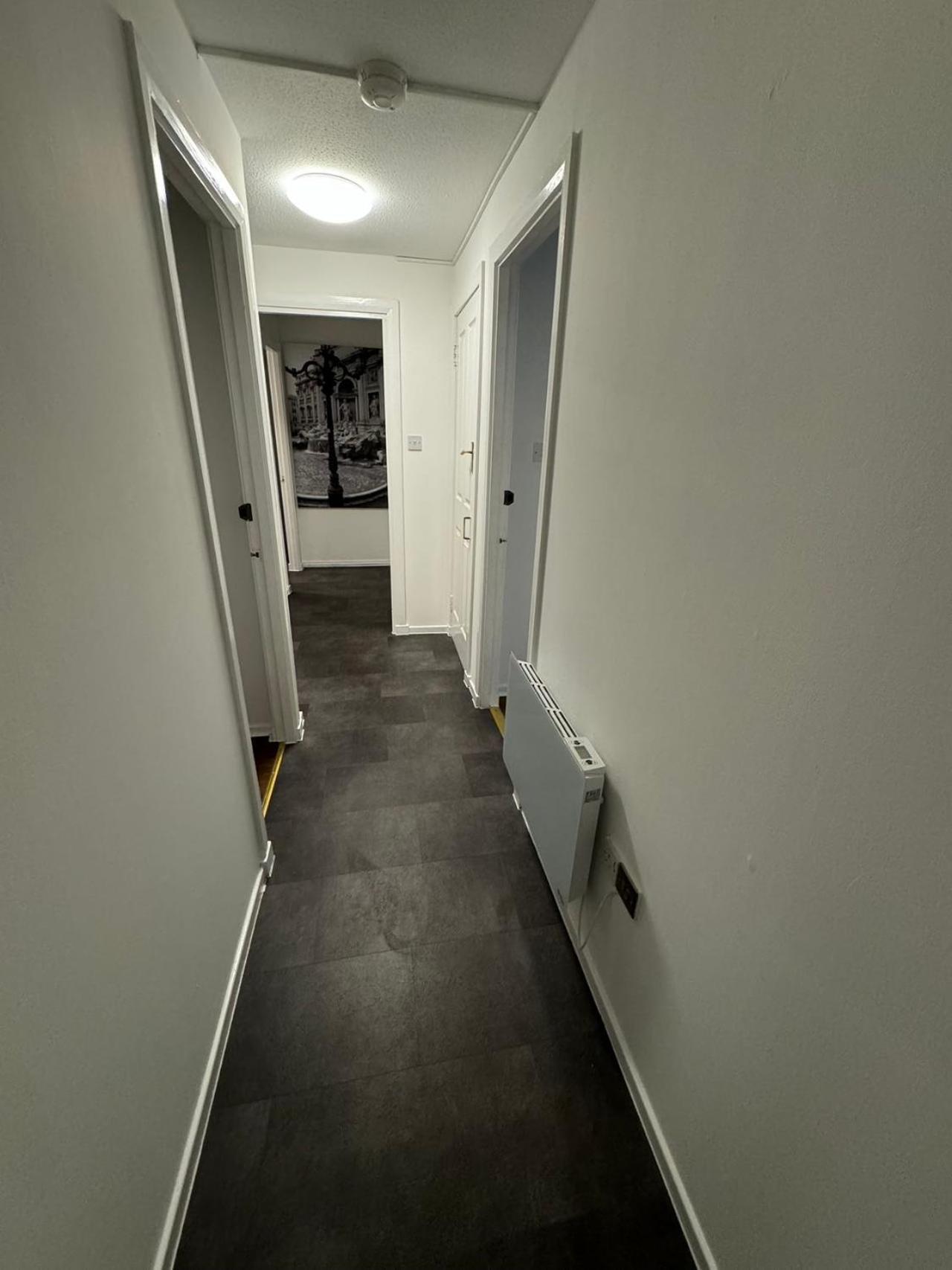 Apartment Two Bedroom Flat Close To Meadows With Free Parking *