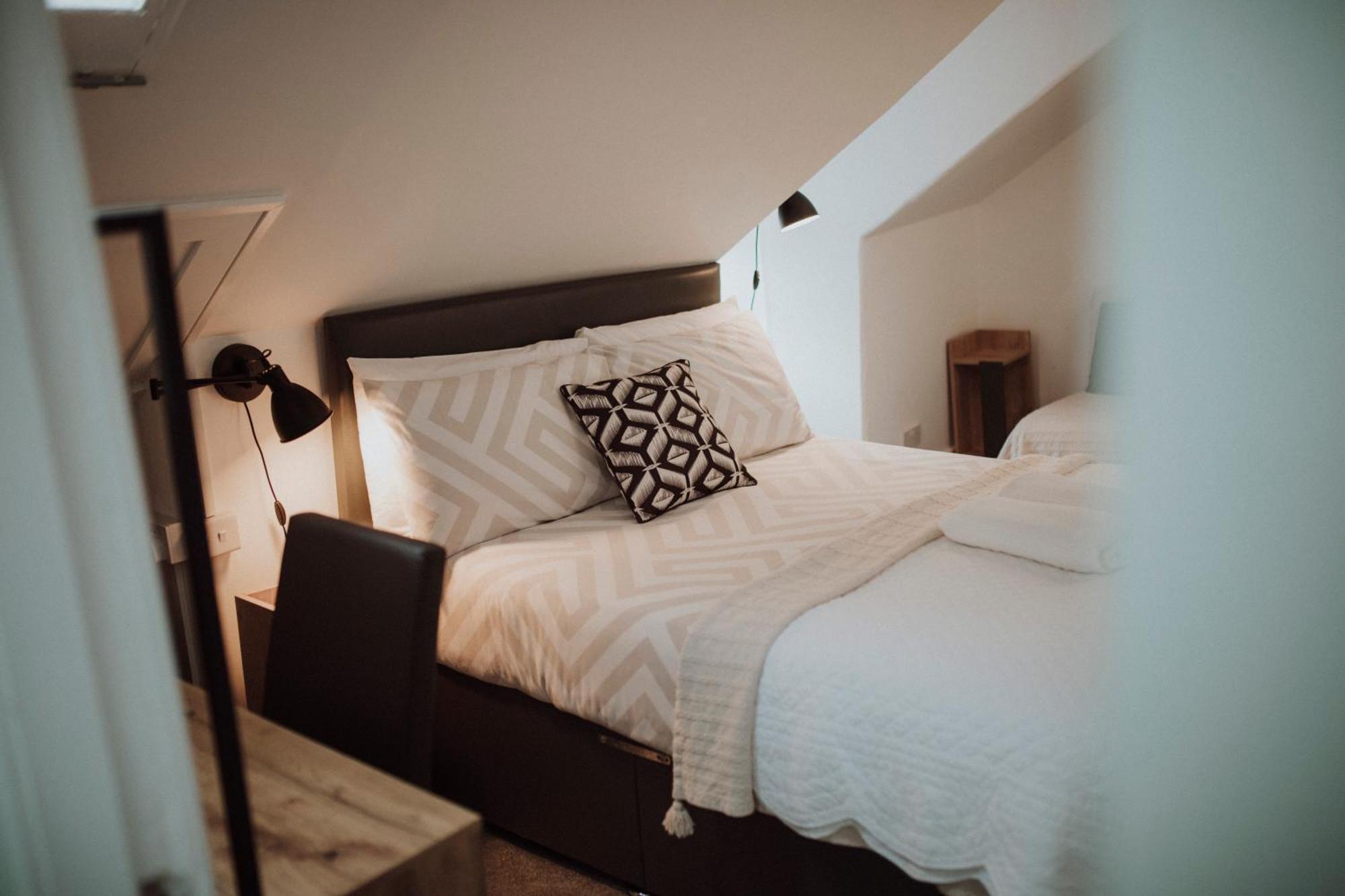 16 Pilrig 3* Edinburgh