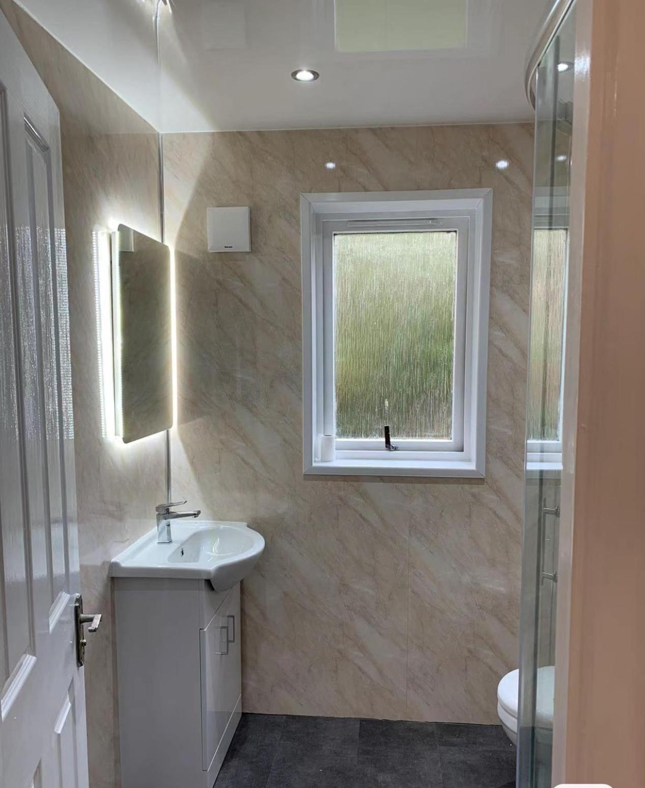 Two Bedroom Flat Close To Meadows With Free Parking