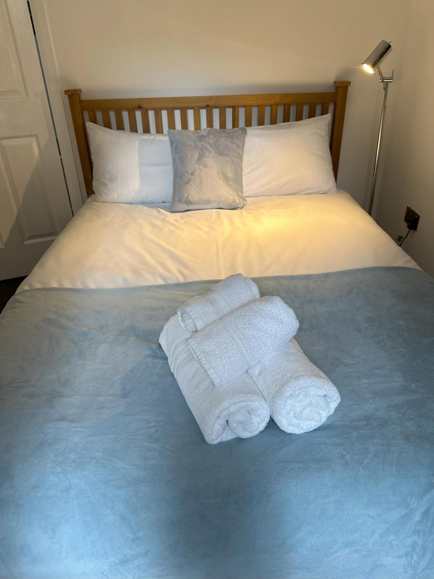 Two Bedroom Flat Close To Meadows With Free Parking * Edinburgh