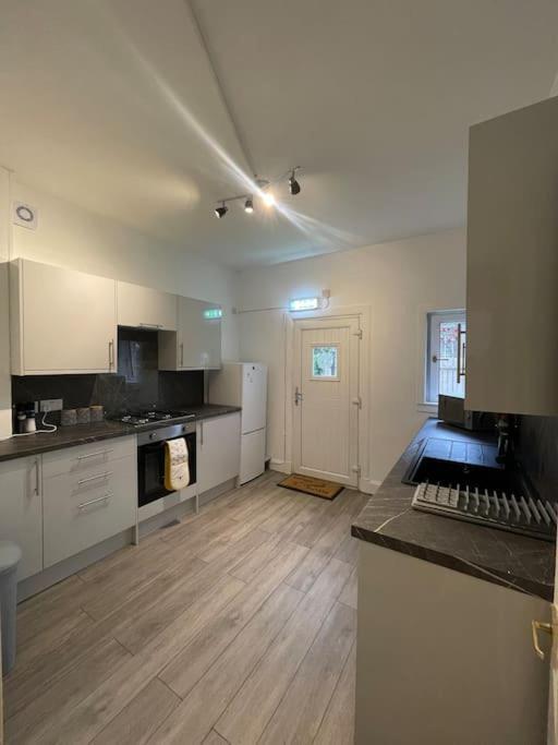 Apartment 2 Bedrooms Holiday In Near City Center *