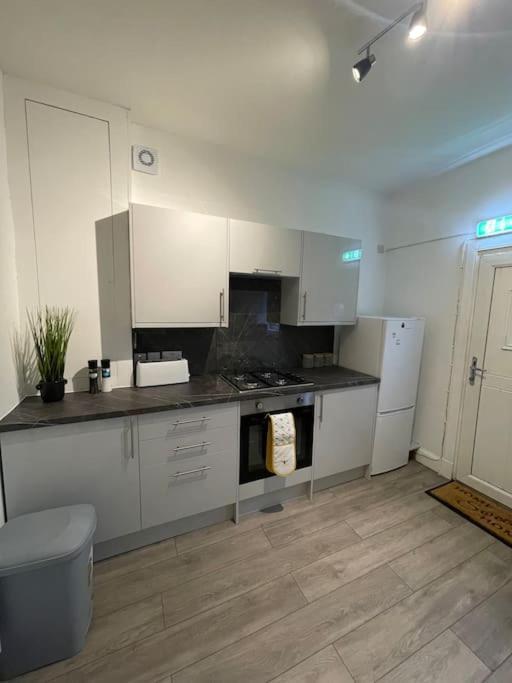 2 Bedrooms Holiday In Near City Center * Edinburgh
