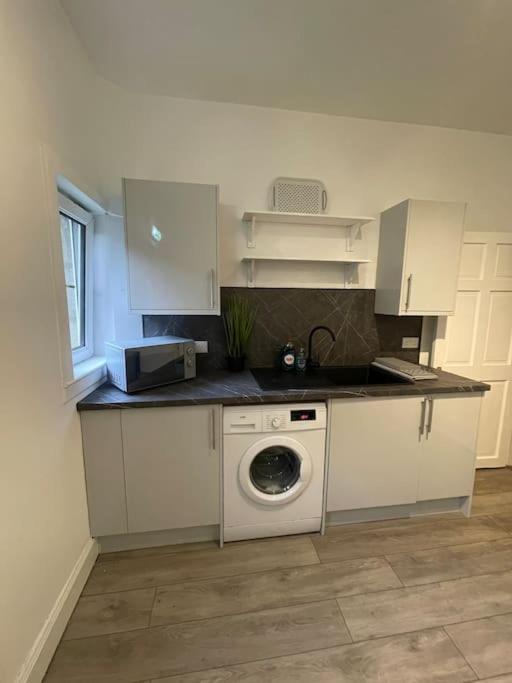 Apartment 2 Bedrooms Holiday In Near City Center Edinburgh