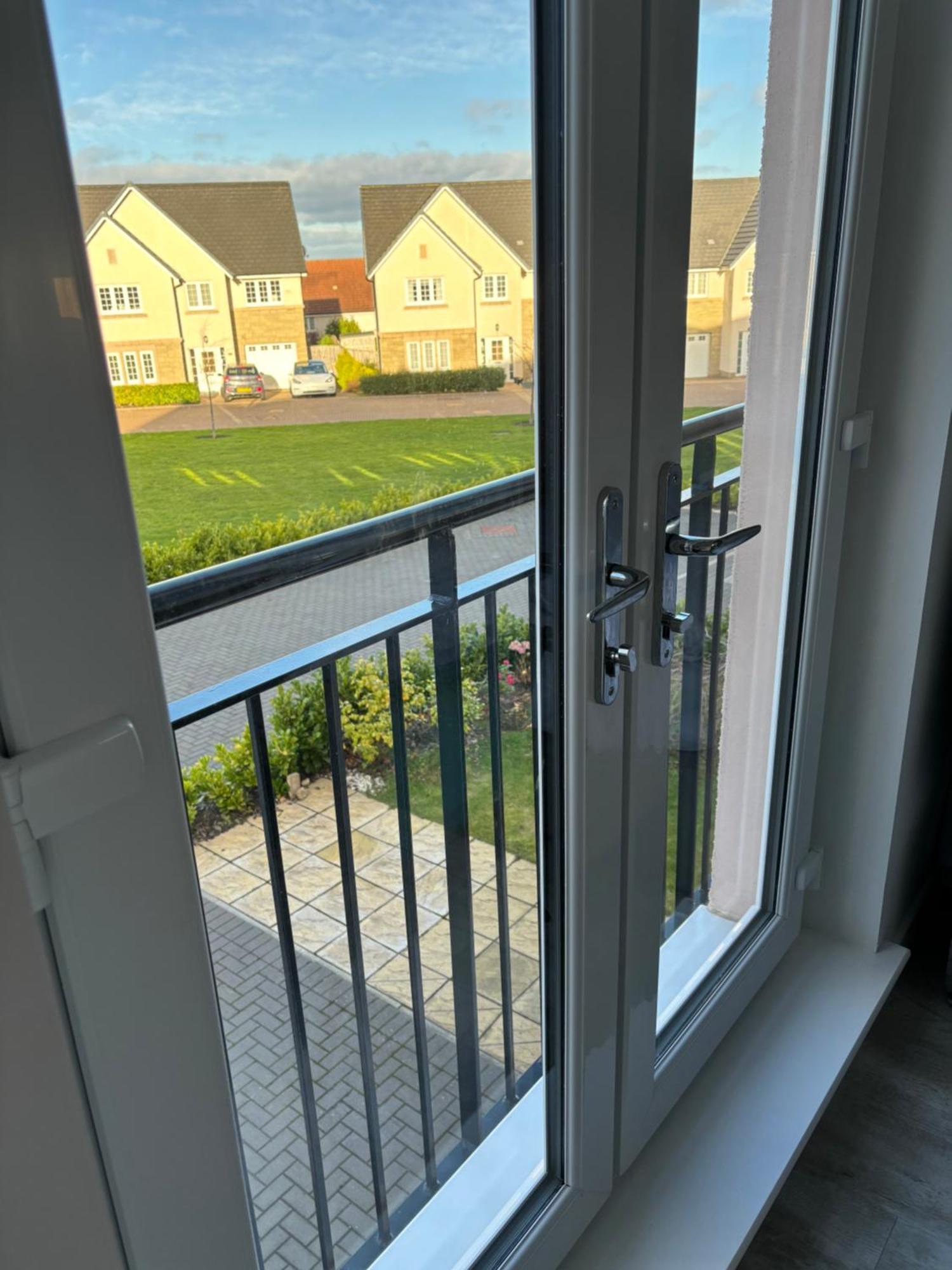 Two Bedrooms With 3 Double Beds 2 Bathrooms * EDI