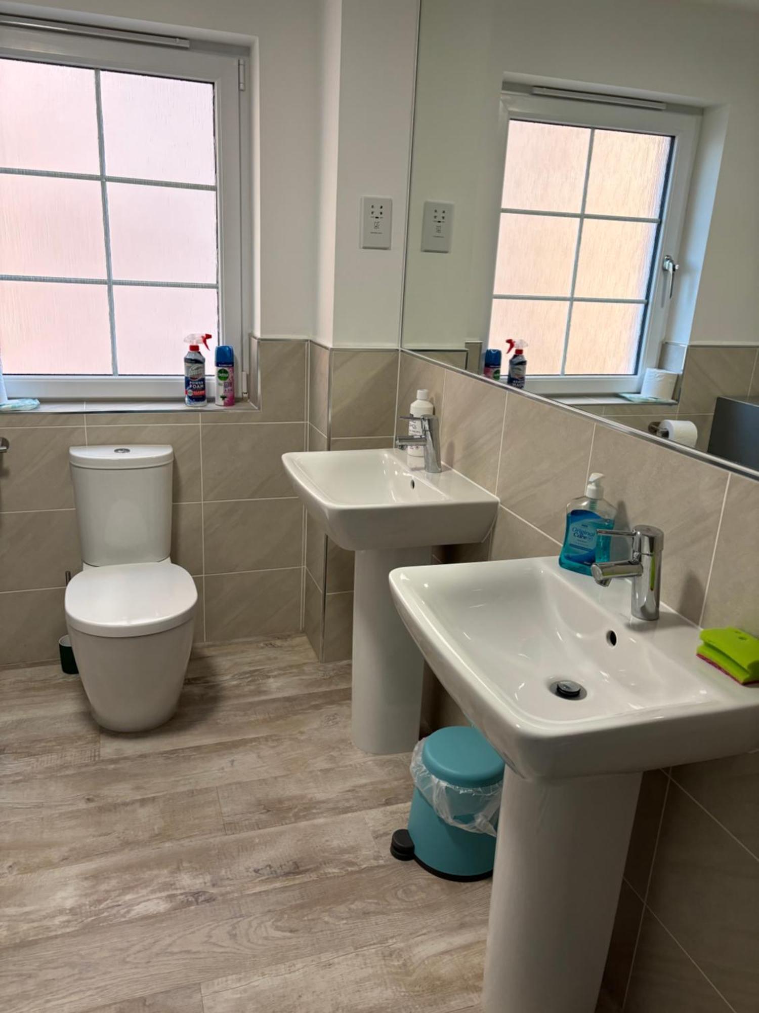 Two Bedrooms With 3 Double Beds 2 Bathrooms EDI