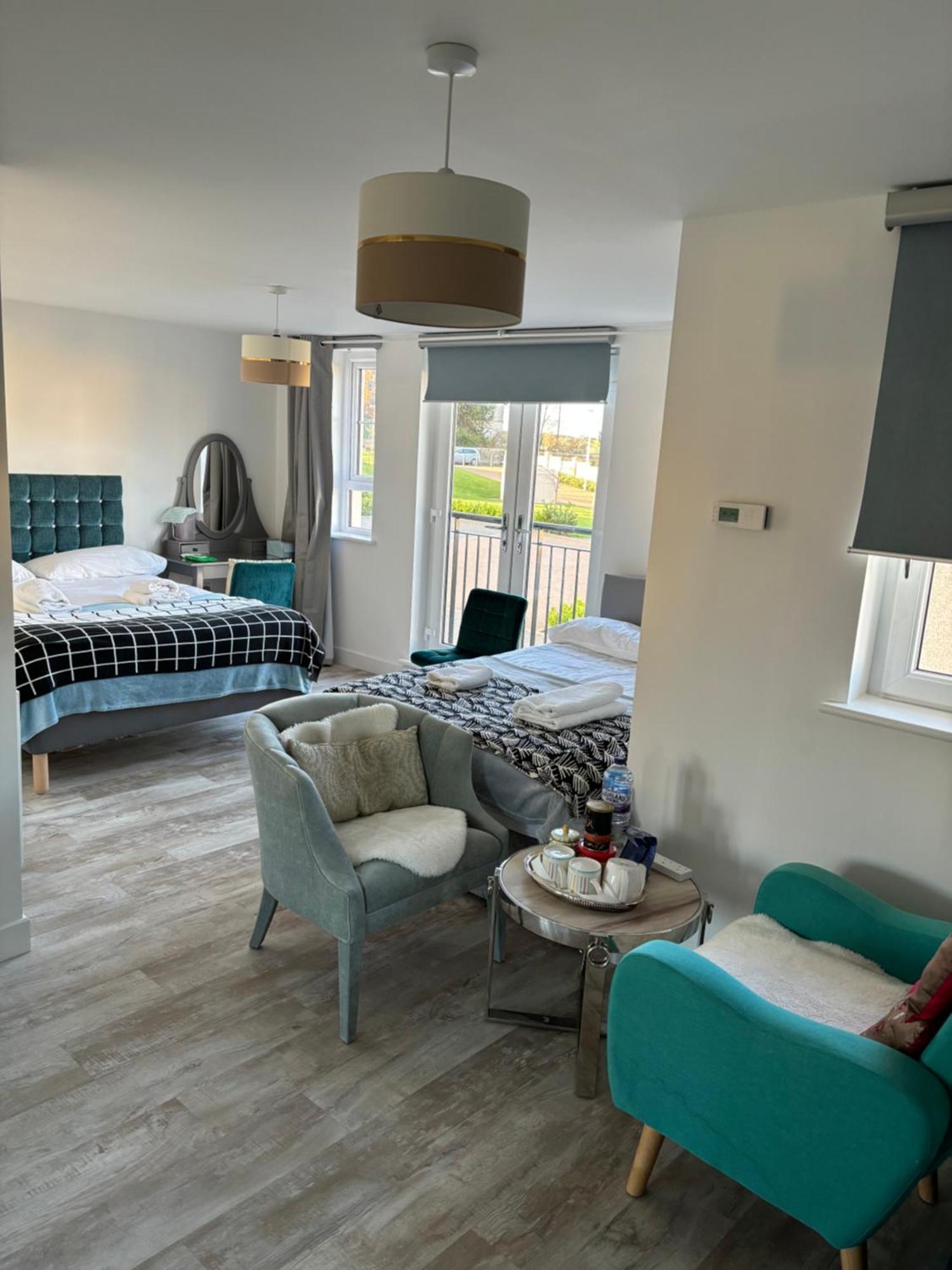 Two Bedrooms With 3 Double Beds 2 Bathrooms EDI
