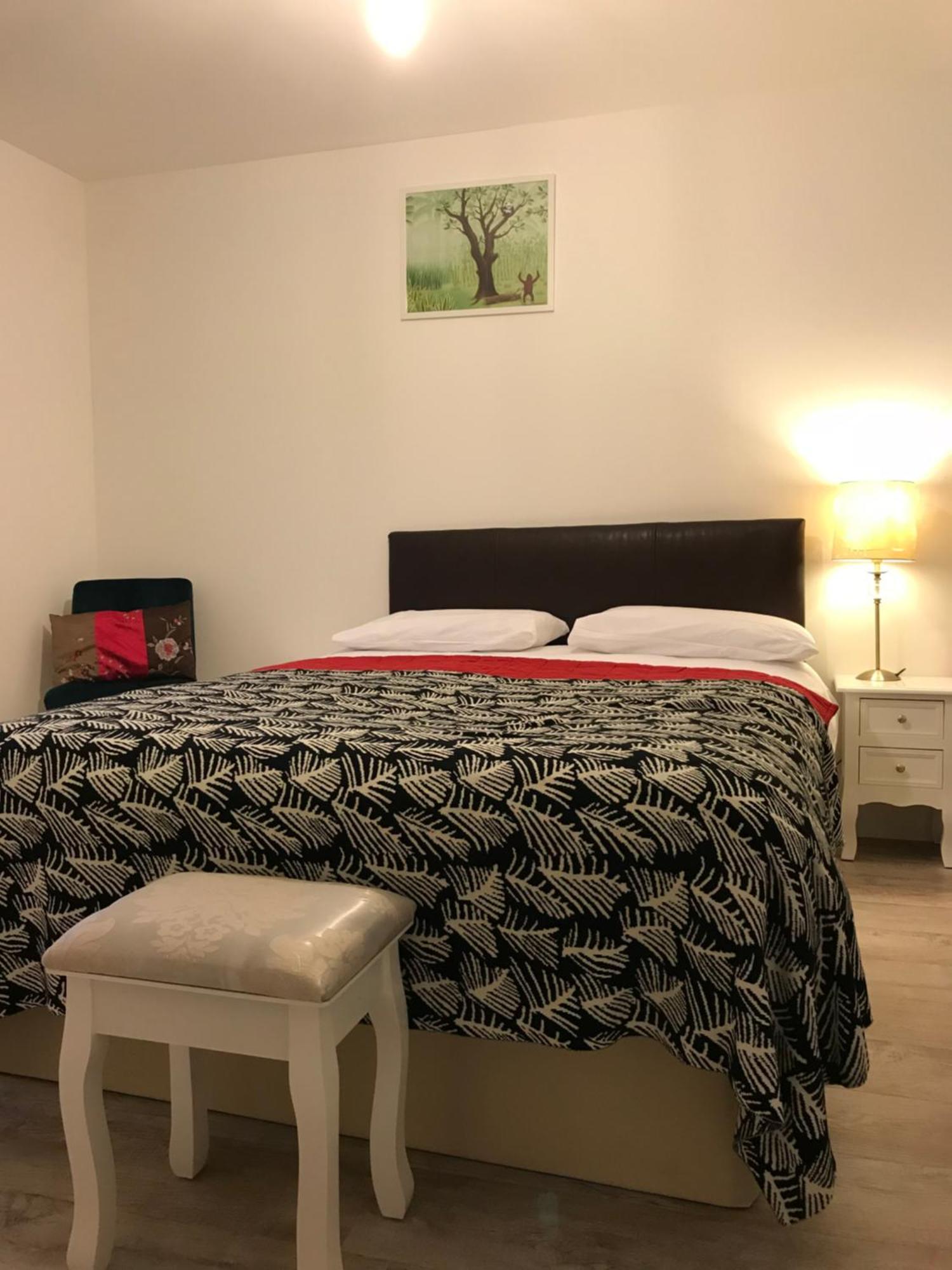 Two Bedrooms With 3 Double Beds 2 Bathrooms * EDI