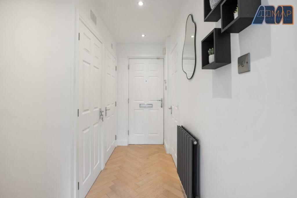 Modern 2 Bed Apartment *