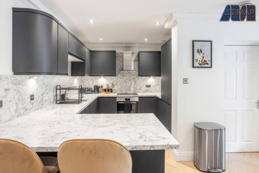 Modern 2 Bed Apartment *