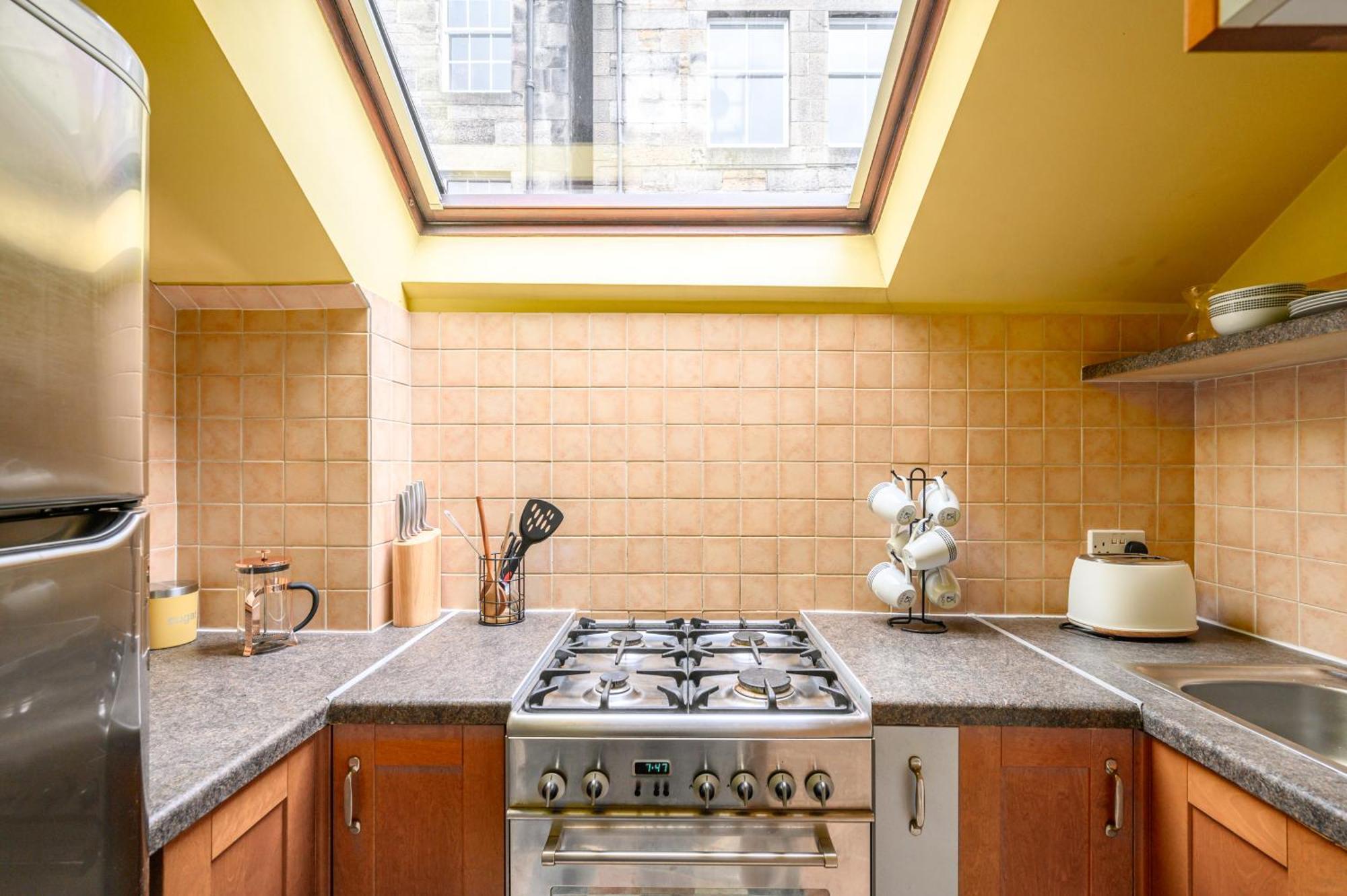Bright - - Sleeps 10 Edinburgh