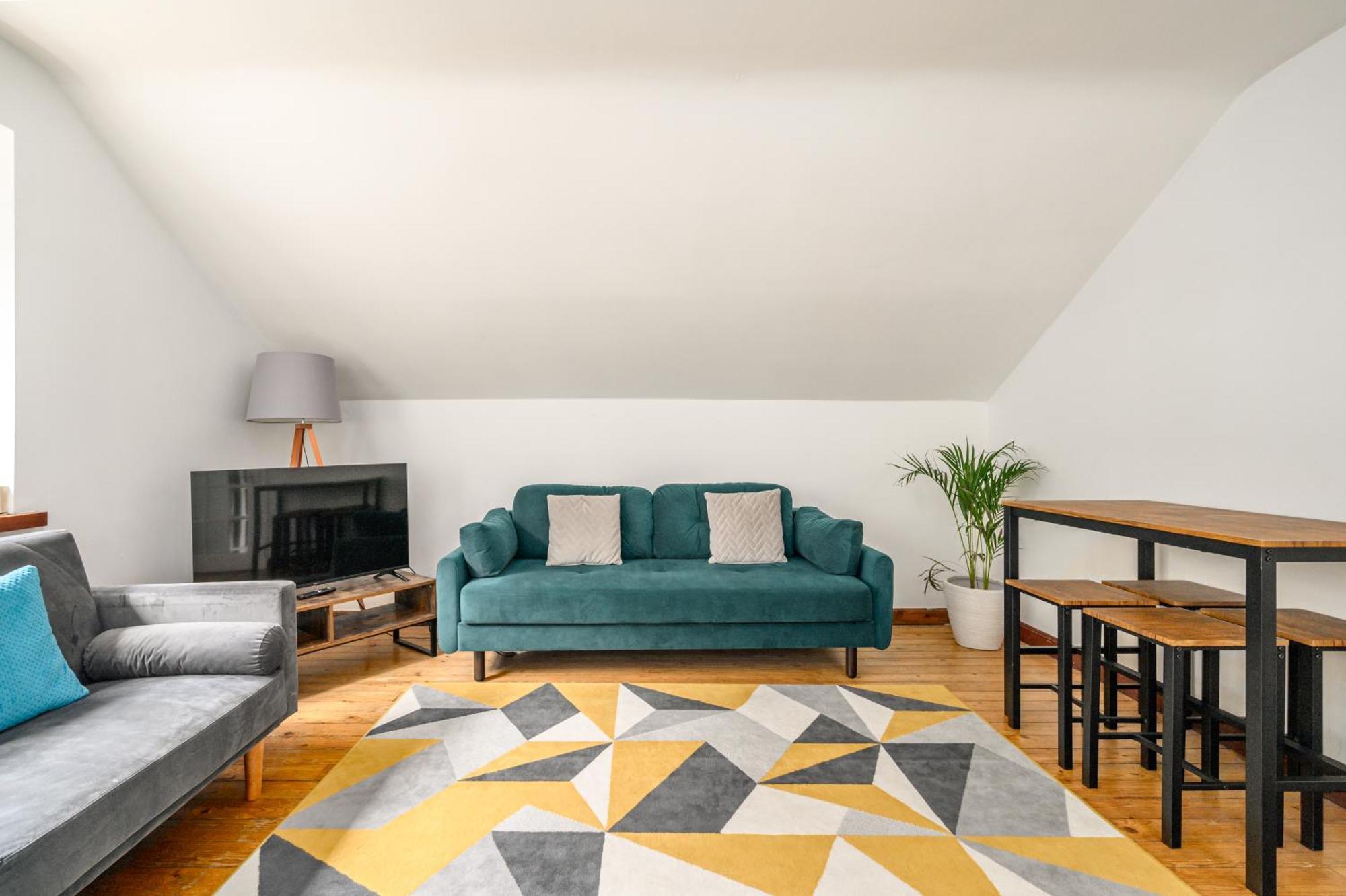 Bright - - Sleeps 10 Edinburgh