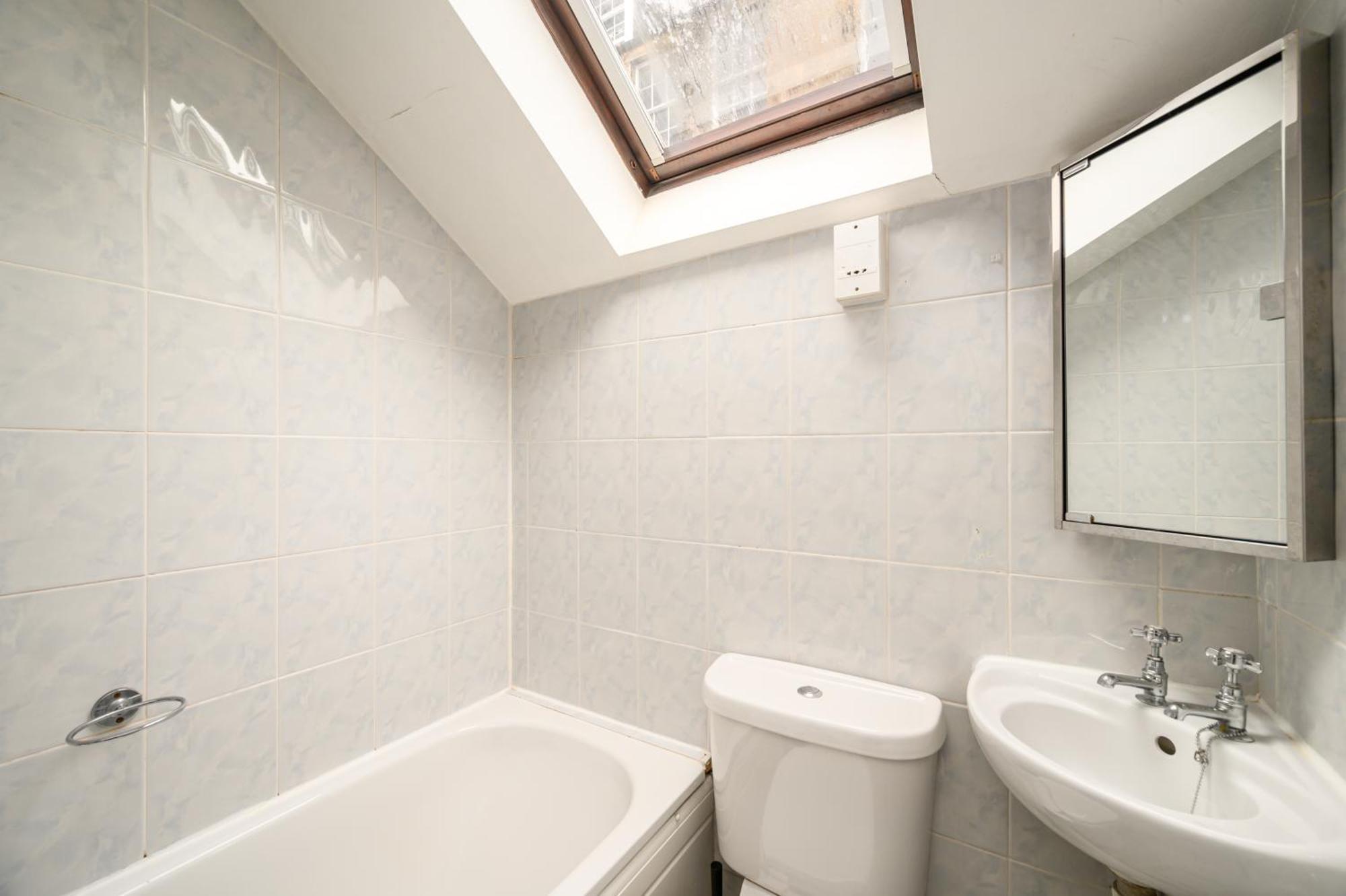 Bright - - Sleeps 10 *