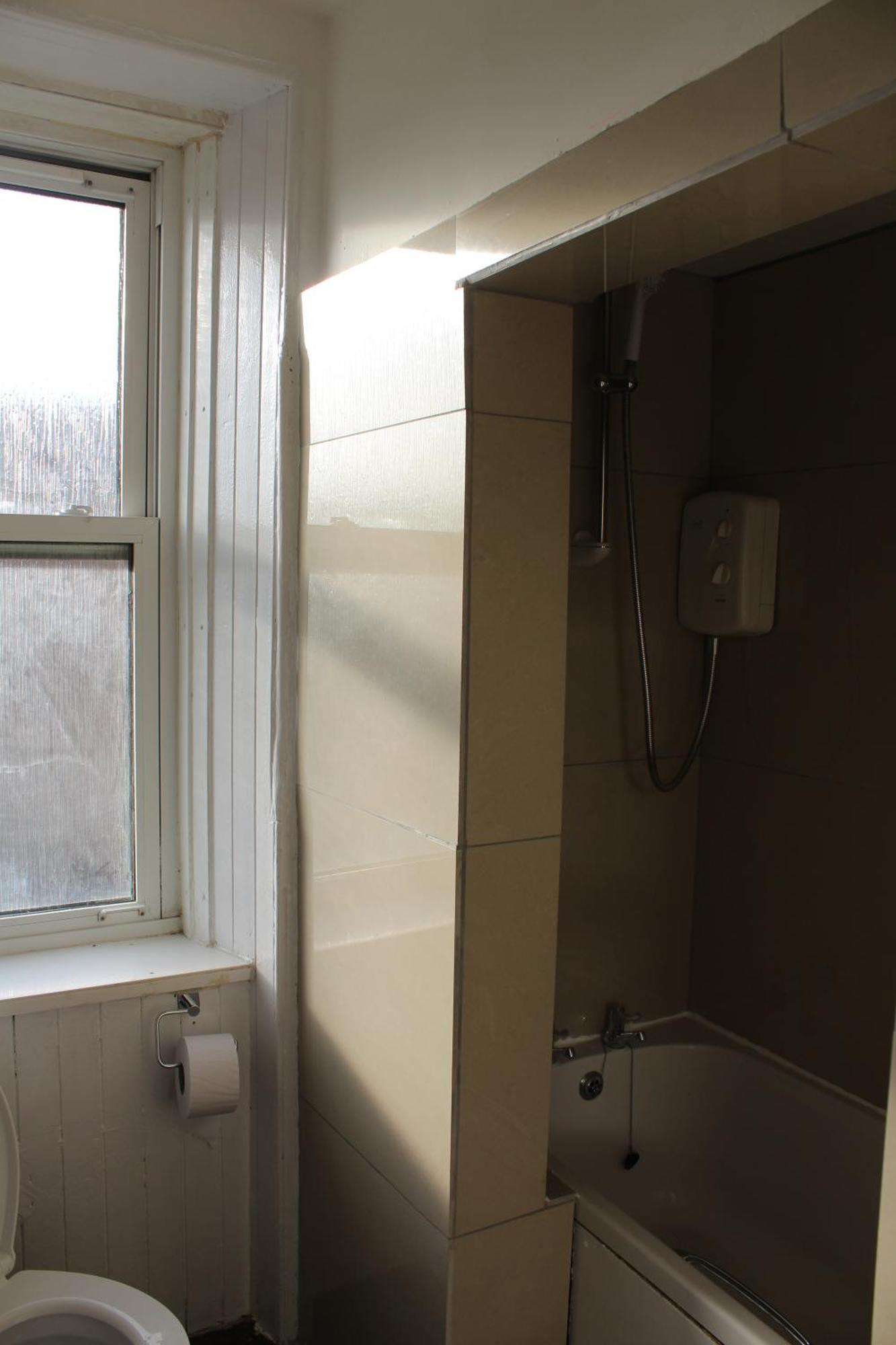 Apartment 1 Bedroom Apartment, 20 Min Bus From City Centre