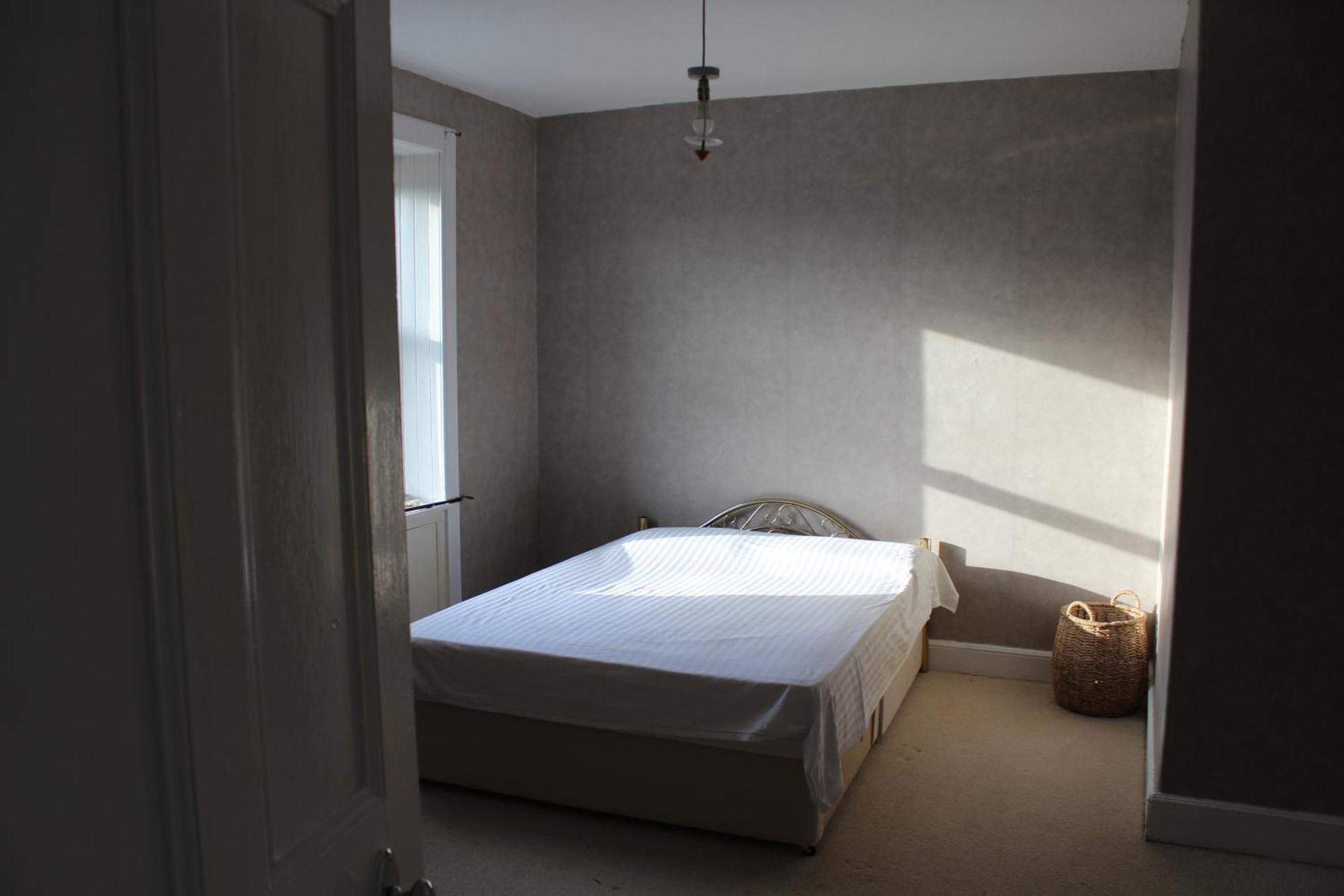 1 Bedroom Apartment, 20 Min Bus From City Centre Edinburgh